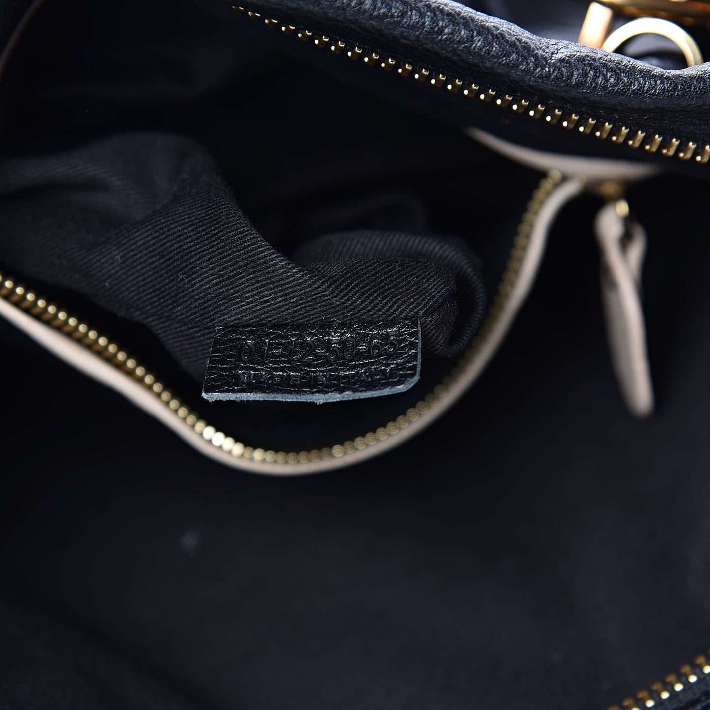 Calfskin Medium Paraty Black