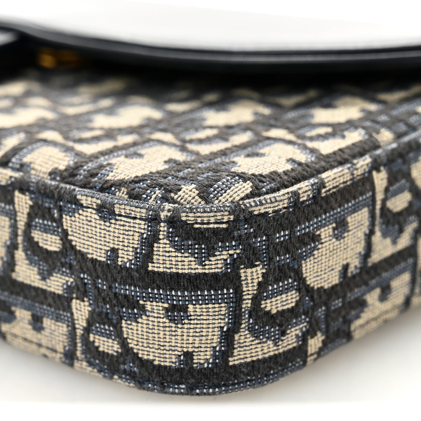 Oblique Smooth Calfskin Medium Saddle Pouch With Chain Blue