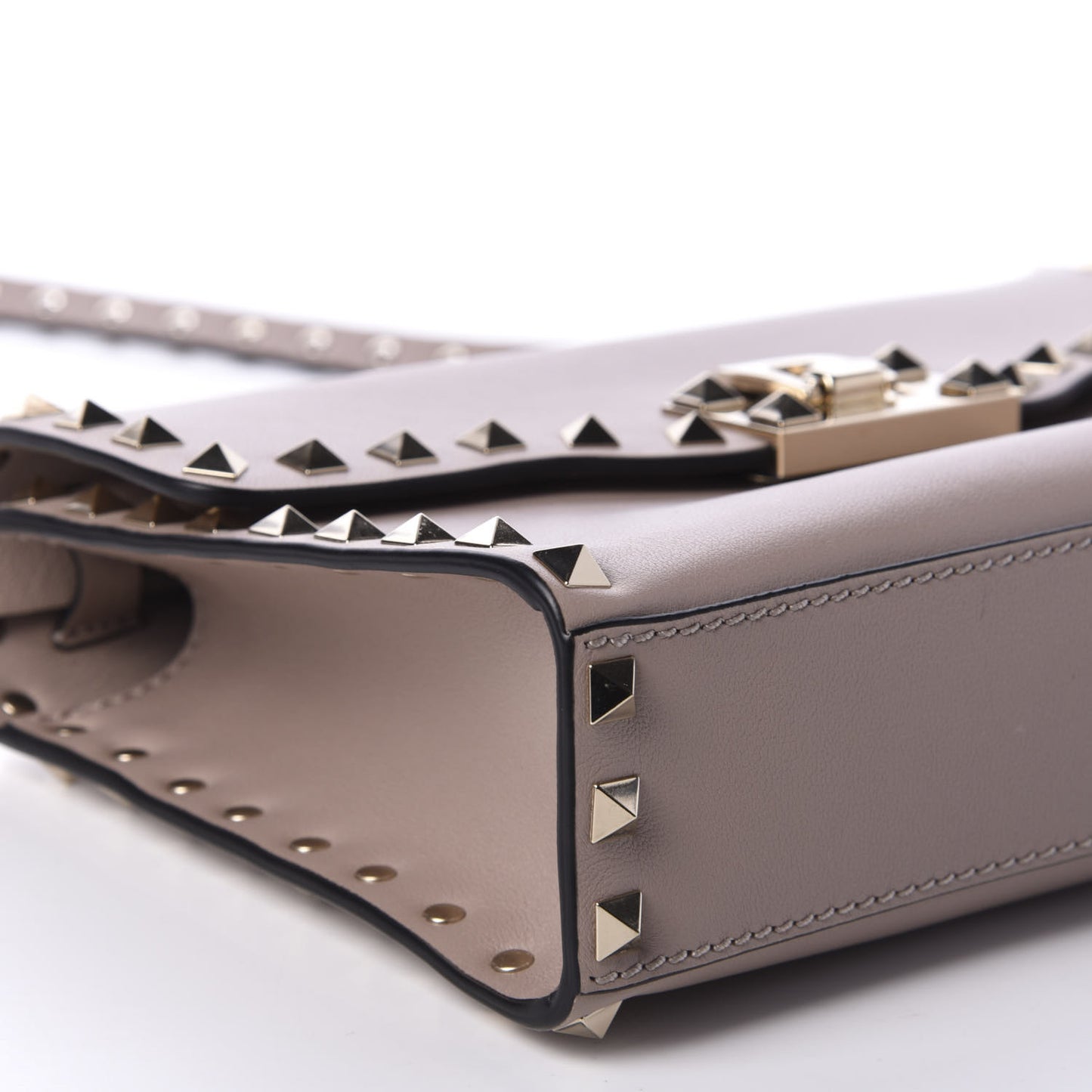 Vitello Medium Rockstud Flip Lock Crossbody Bag Poudre