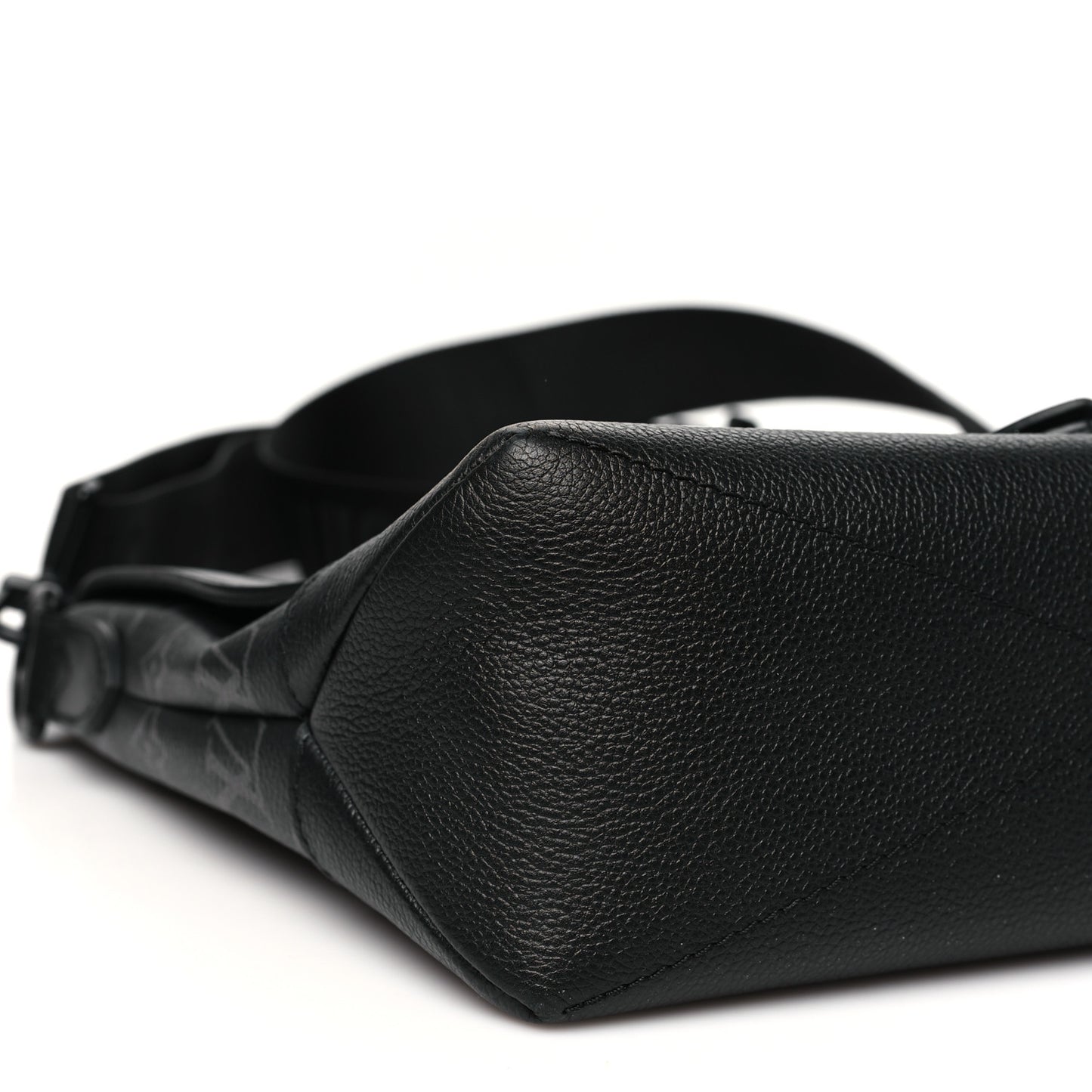 Monogram Eclipse Saumur Messenger NV Black