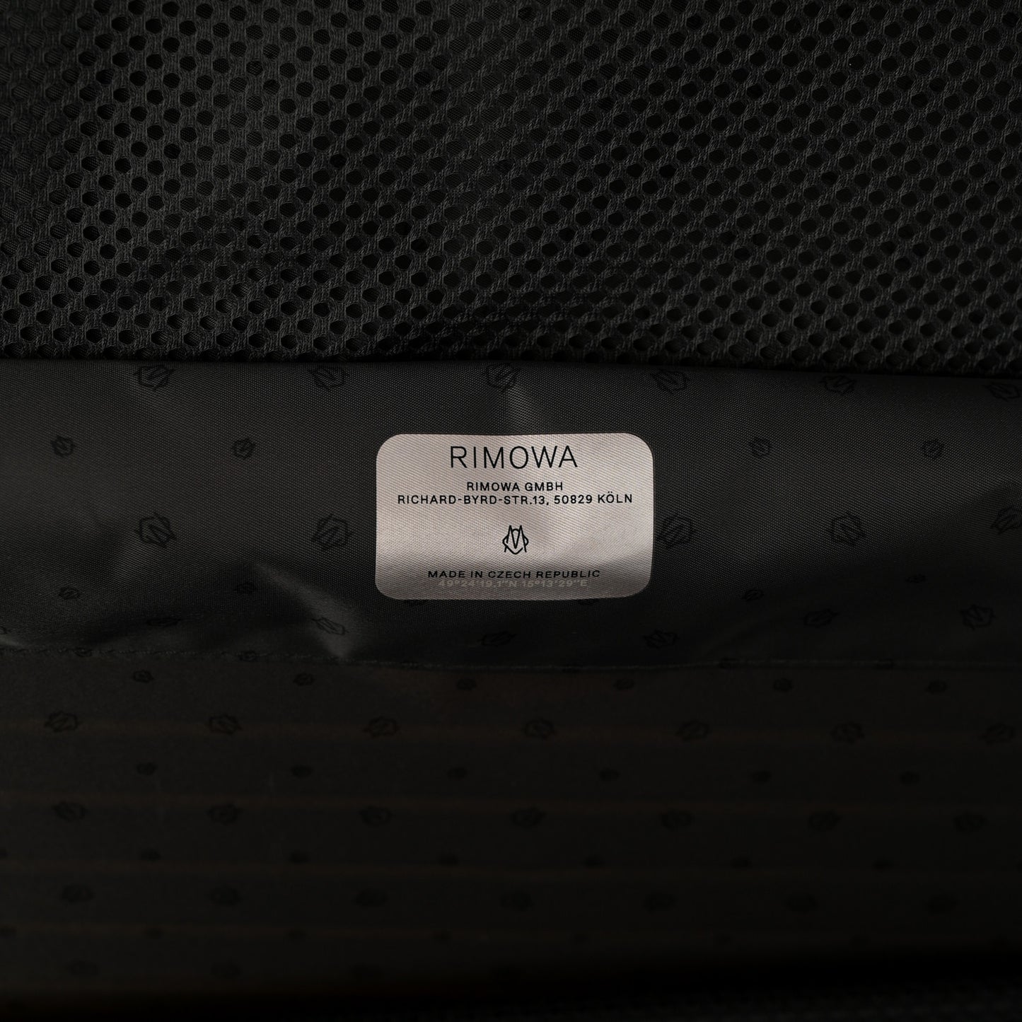 Gloss Polycarbonate Essential Trunk Plus White