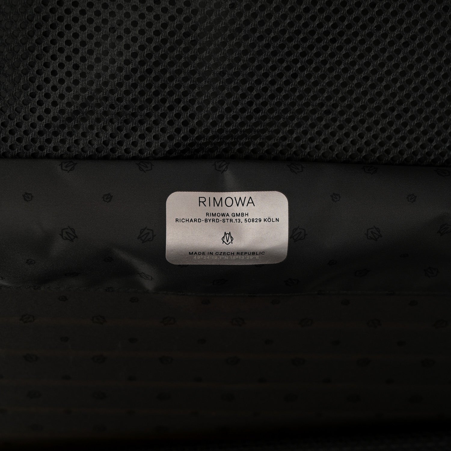 Rimowa Gloss Polycarbonate Essential Trunk Plus White 5 of 11