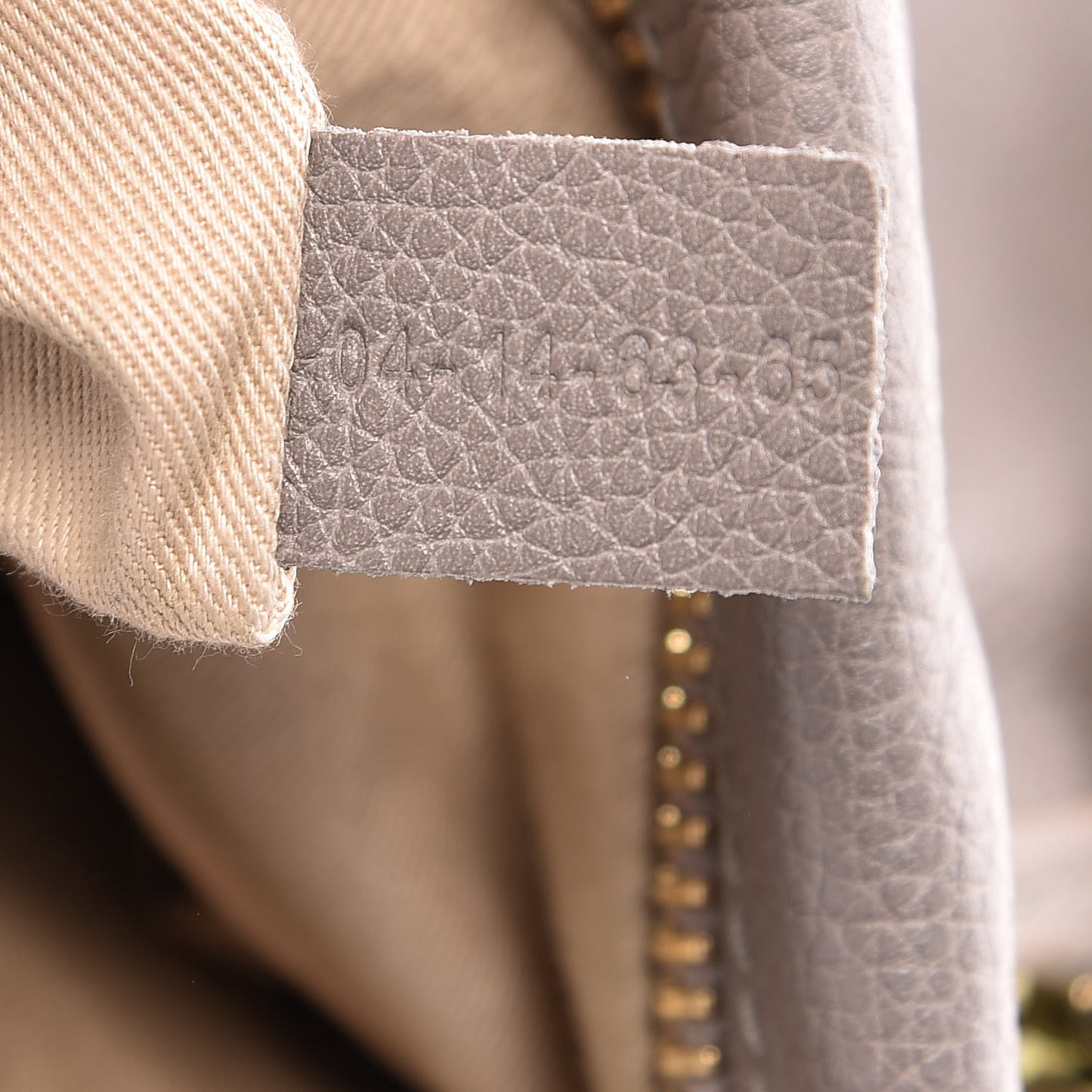 Calfskin Medium Paraty Cashmere Grey