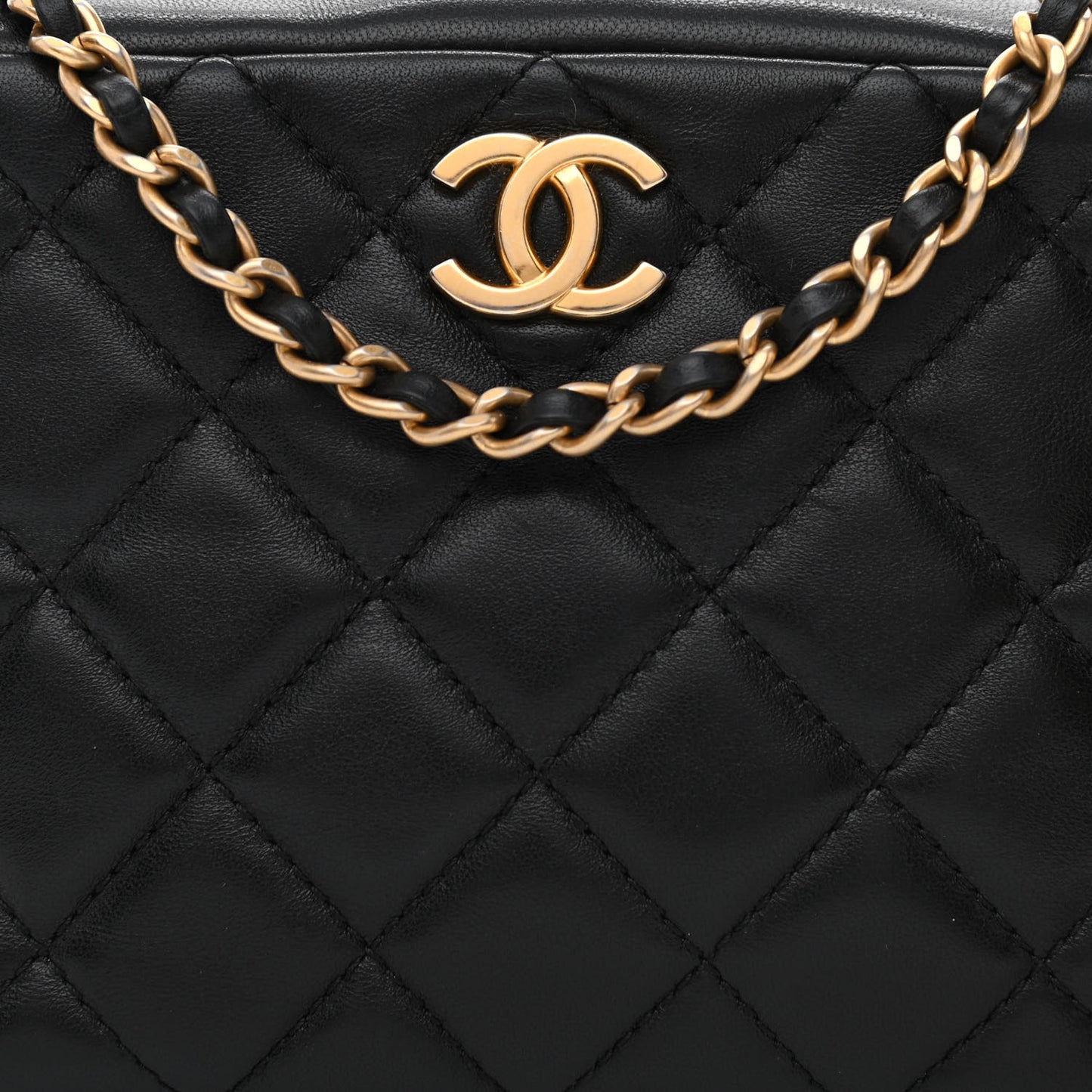 Lambskin Quilted CC Pearl Crush Camera Case Black