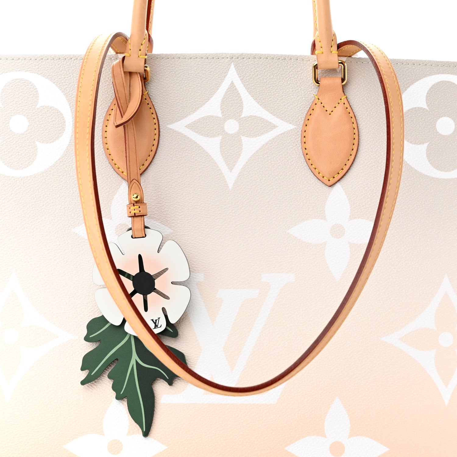 Louis Vuitton Monogram Giant By The Pool Onthego GM Brume 7 of 9