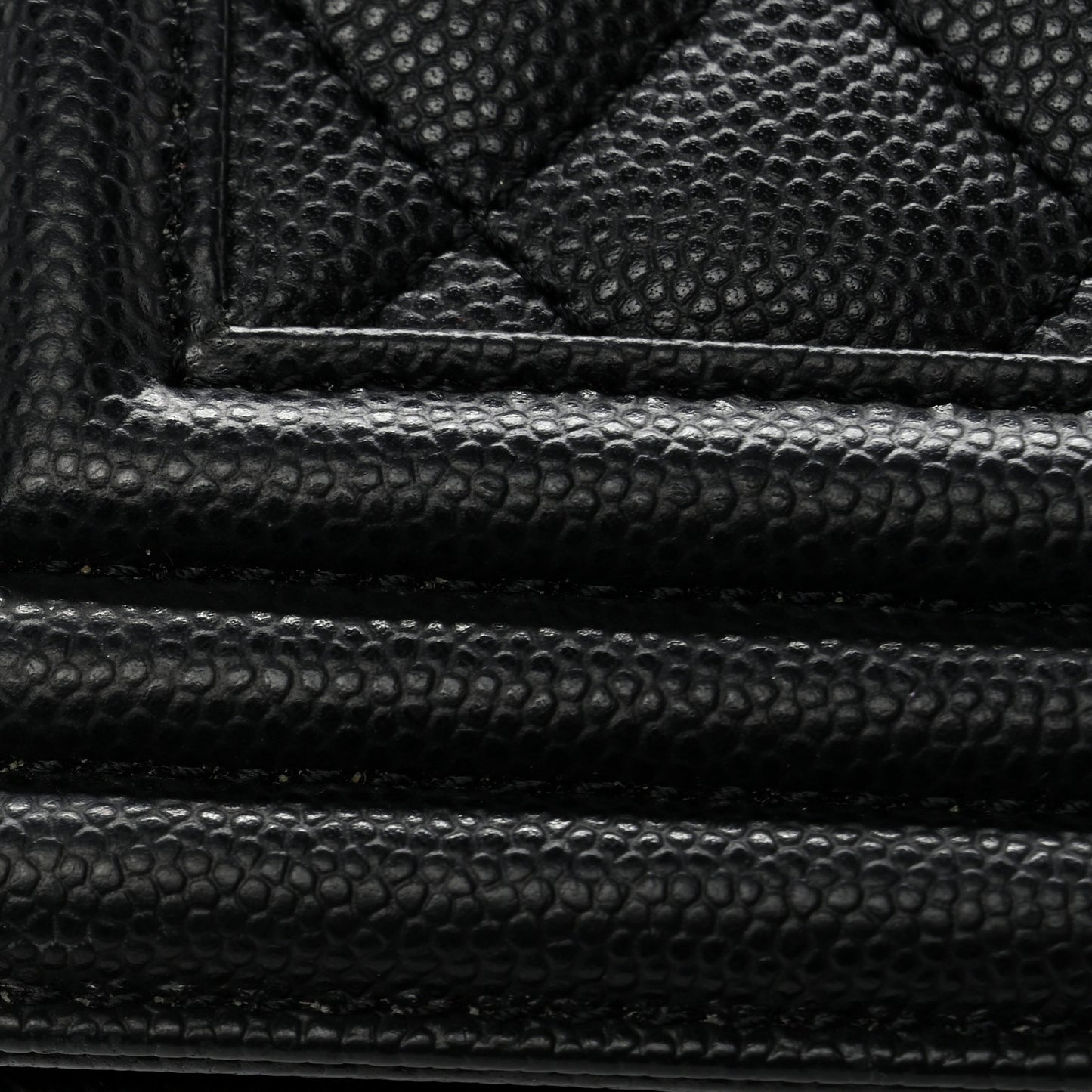 Caviar Quilted Medium Boy Flap Black