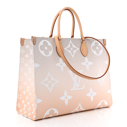 Louis Vuitton Monogram Giant By The Pool Onthego GM Brume 3 of 9