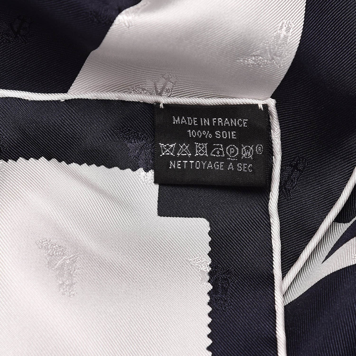 Hermes Silk Tout En Carre Scarf 90 Marine Blanc 3 of 4
