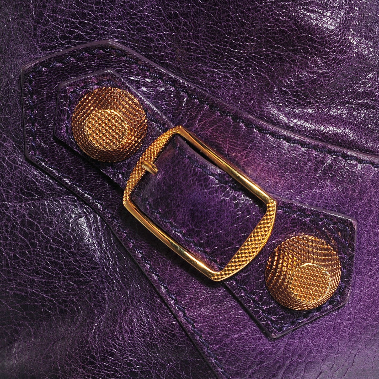 Agneau Giant 21 Gold Hardware Pompon Raisin