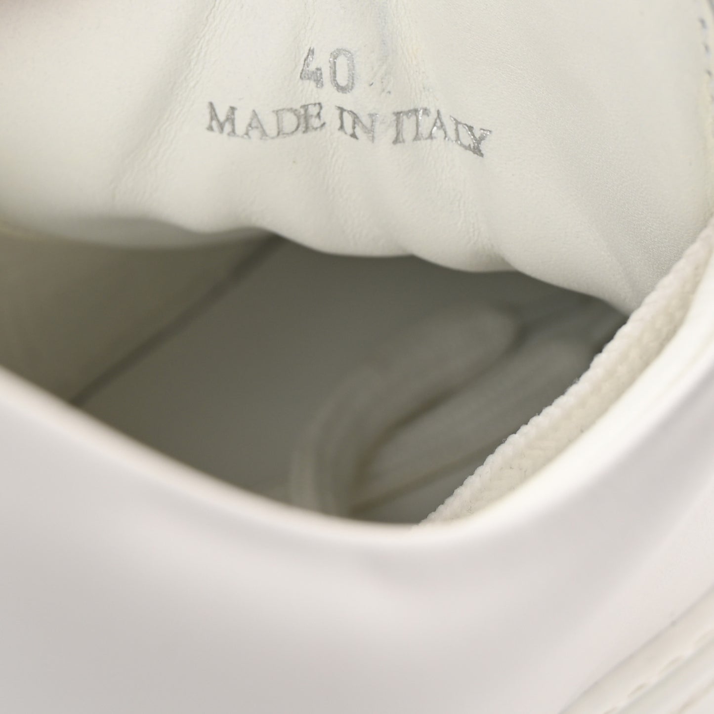 Smooth Calfskin Star Studded Cash Sneakers 40 Ultra White