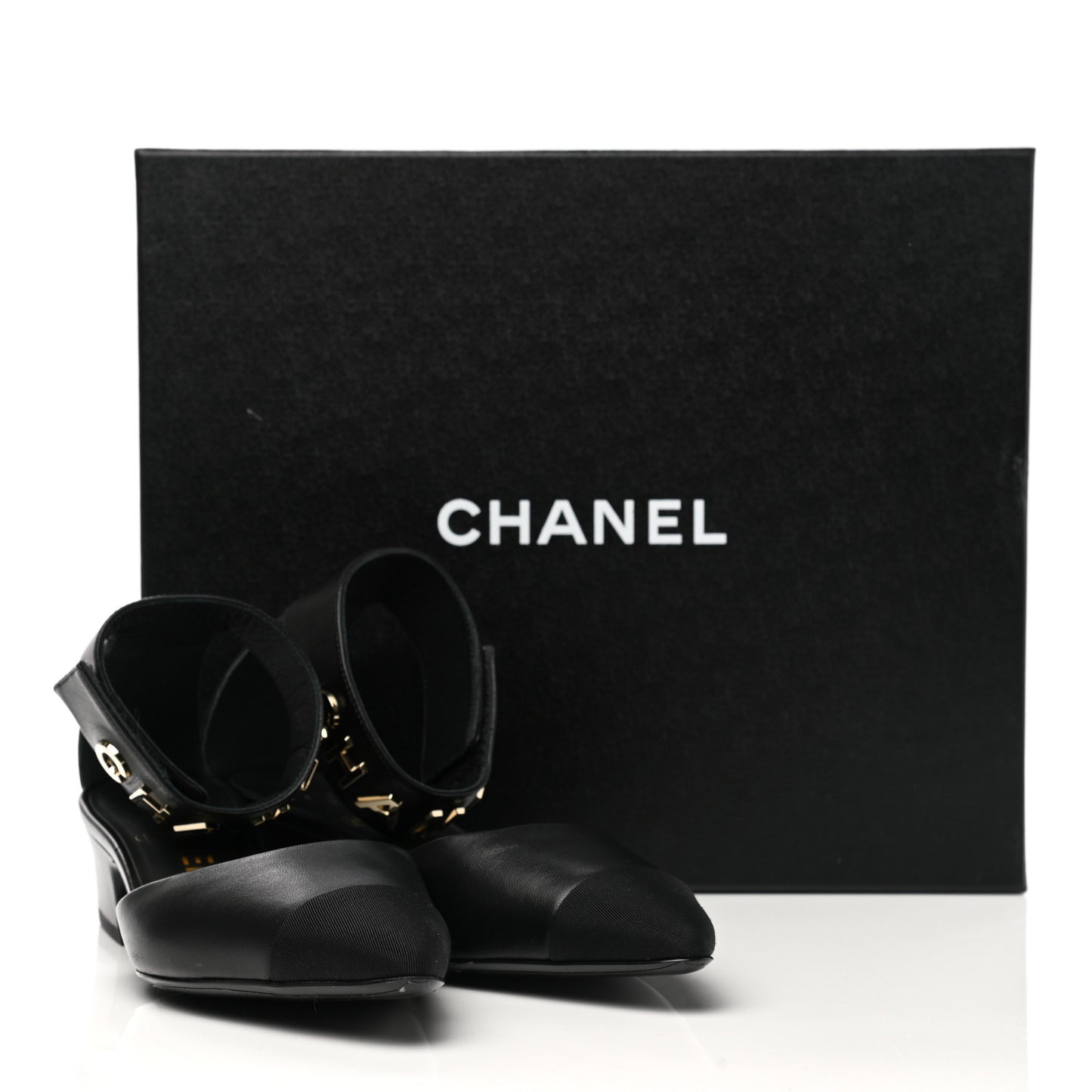 Lambskin Grosgrain Cap Toe Logo Ankle Strap Pumps 37 Black