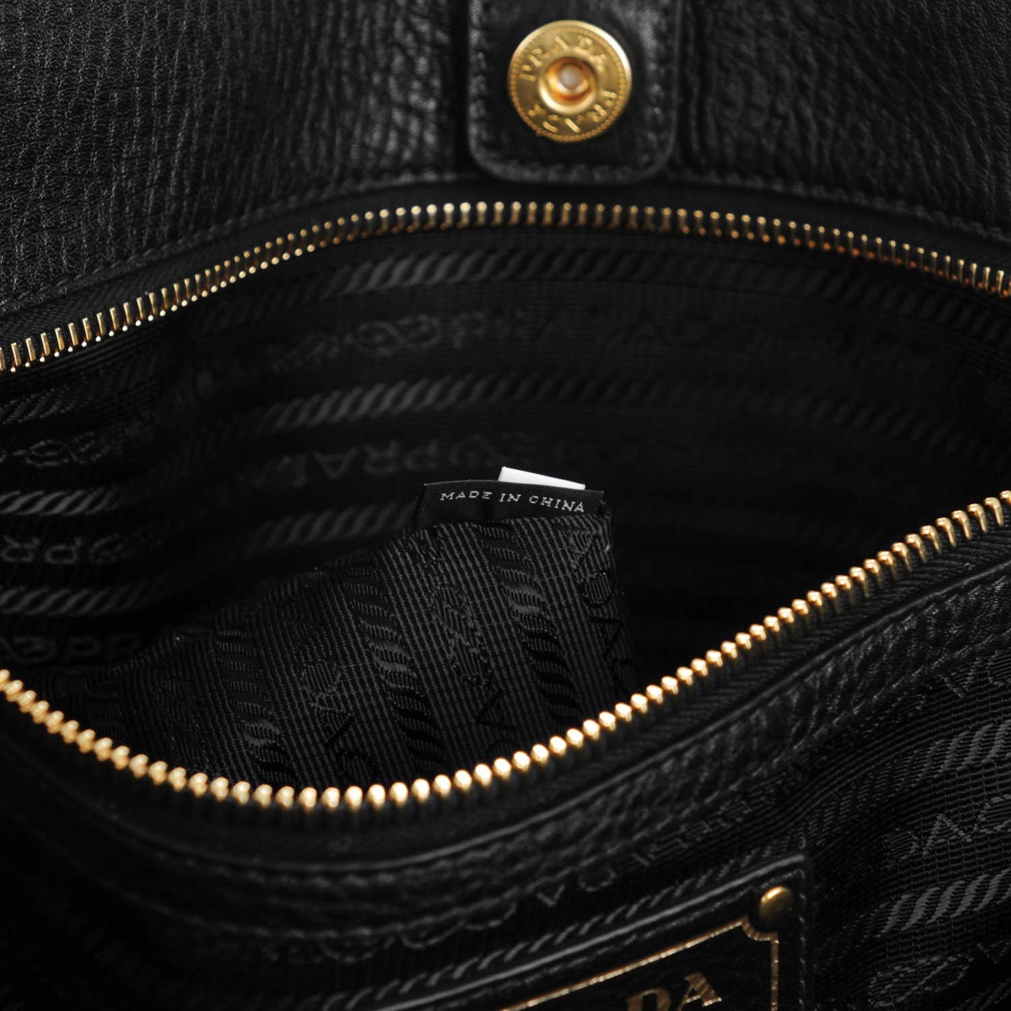 Vitello Daino Side Zip Tote Black