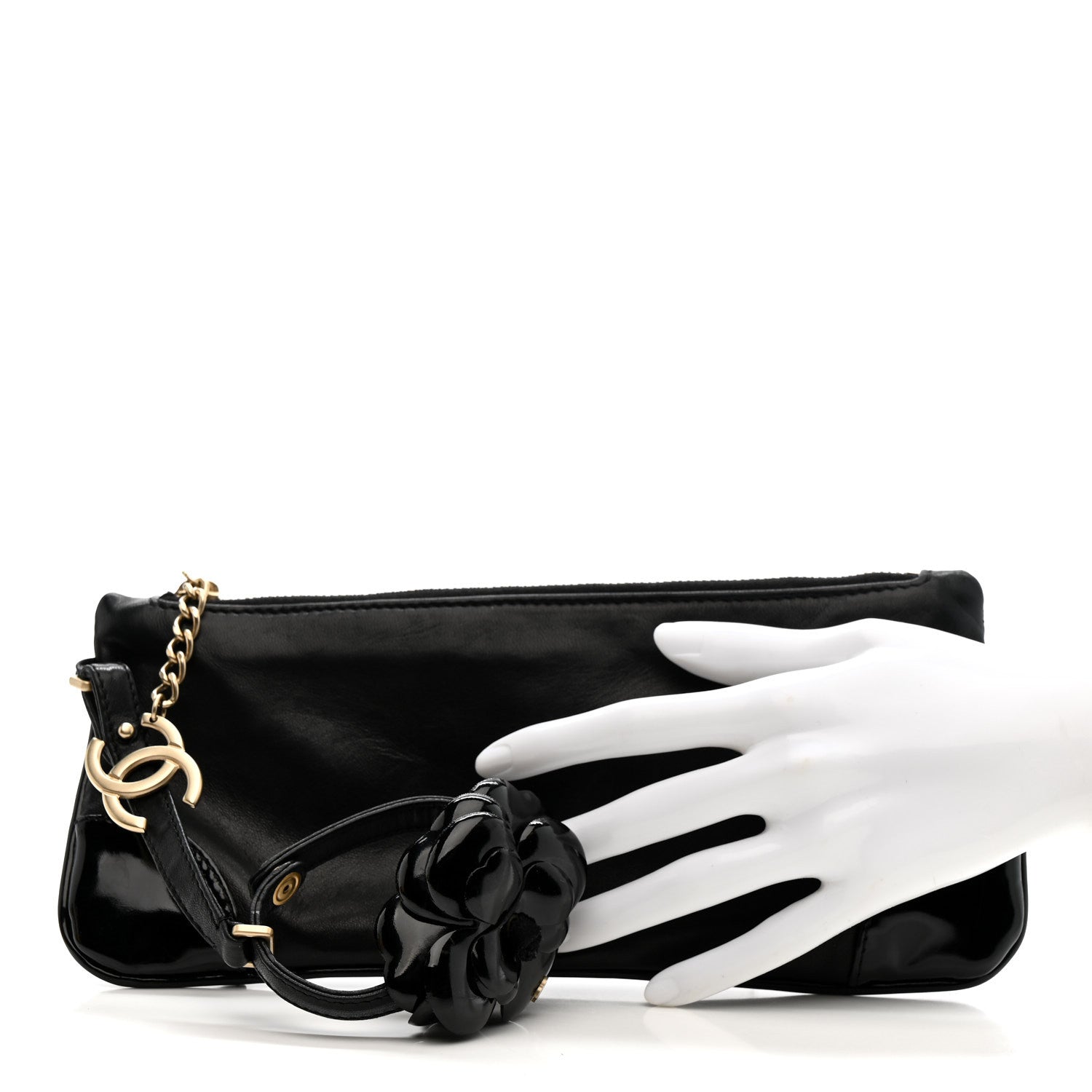 CHANEL バレリーナ　【お盆限定価格】 Chanel Lambskin Patent Camellia Wristlet Black 1813487 – FASHIONPHILE