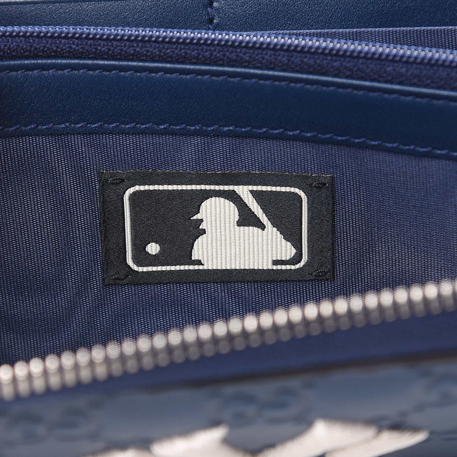 Gucci X MLB Guccissima Signature NY Yankees Embroidered Zip Around Wallet Royale Ivory 6 of 9