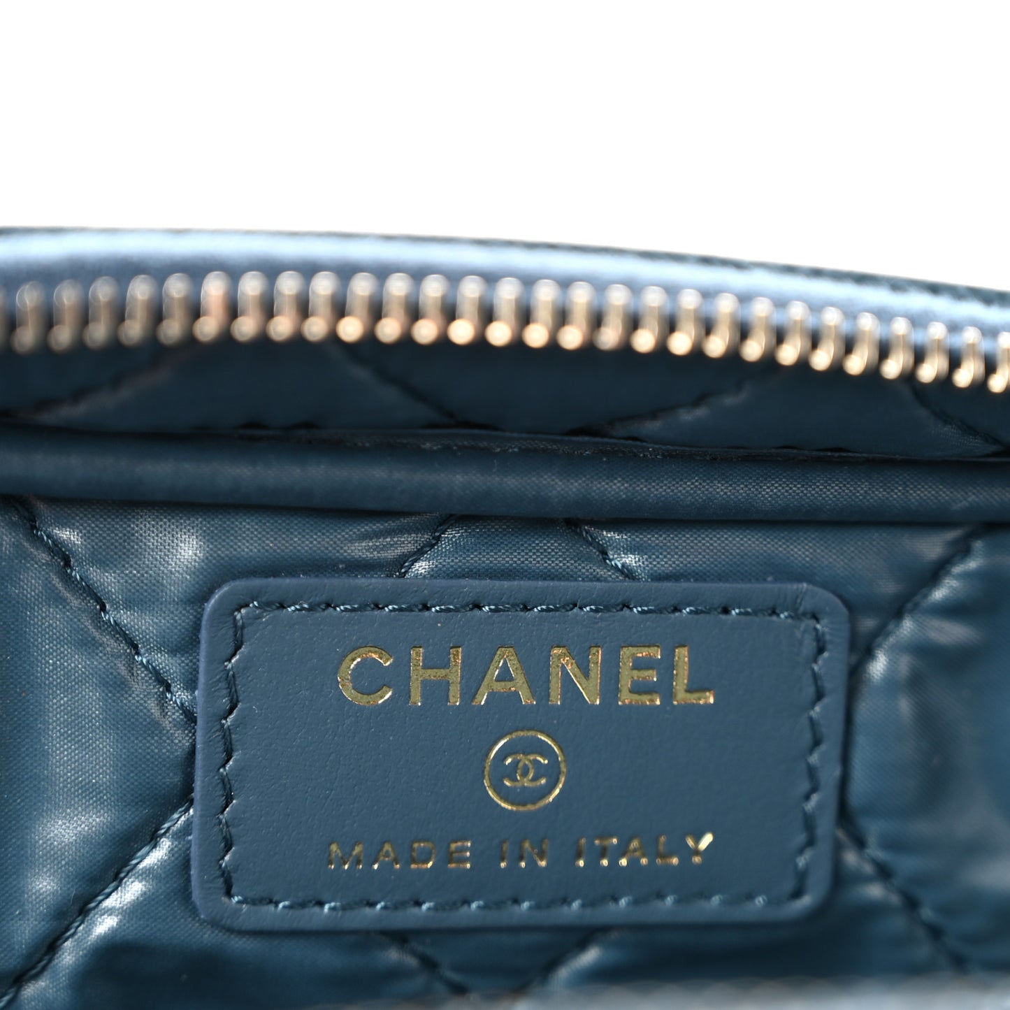 Caviar Quilted Toiletry Case With Chain Blue