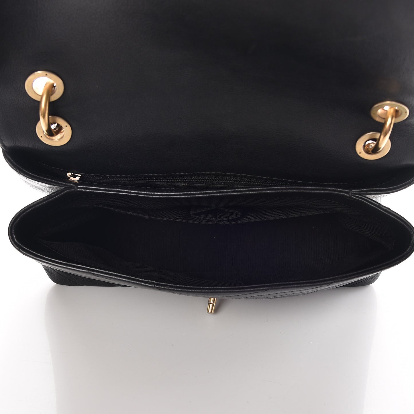 Grained Calfskin Elaphe Stitched Medium Chevron Chic Top Handle Flap Black