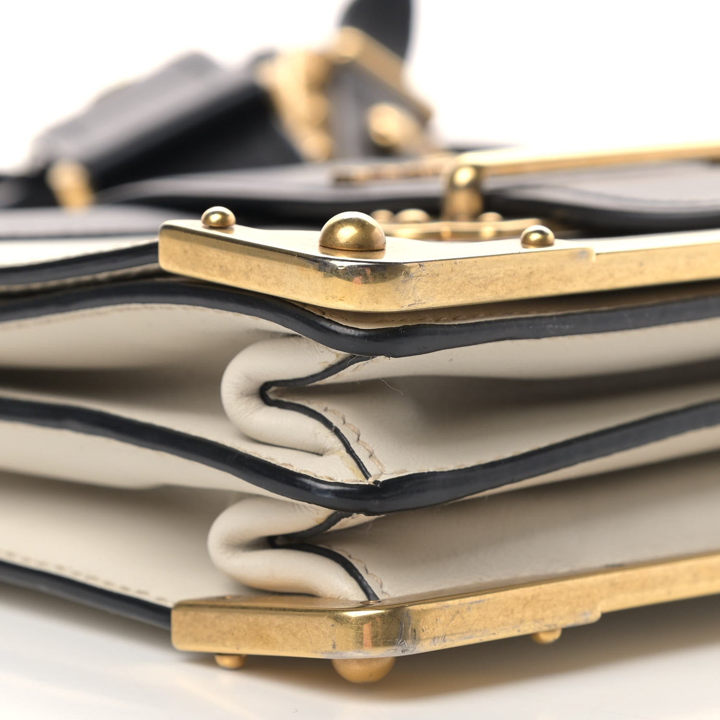 City Calf Saffiano Cahier Bag Talco Black