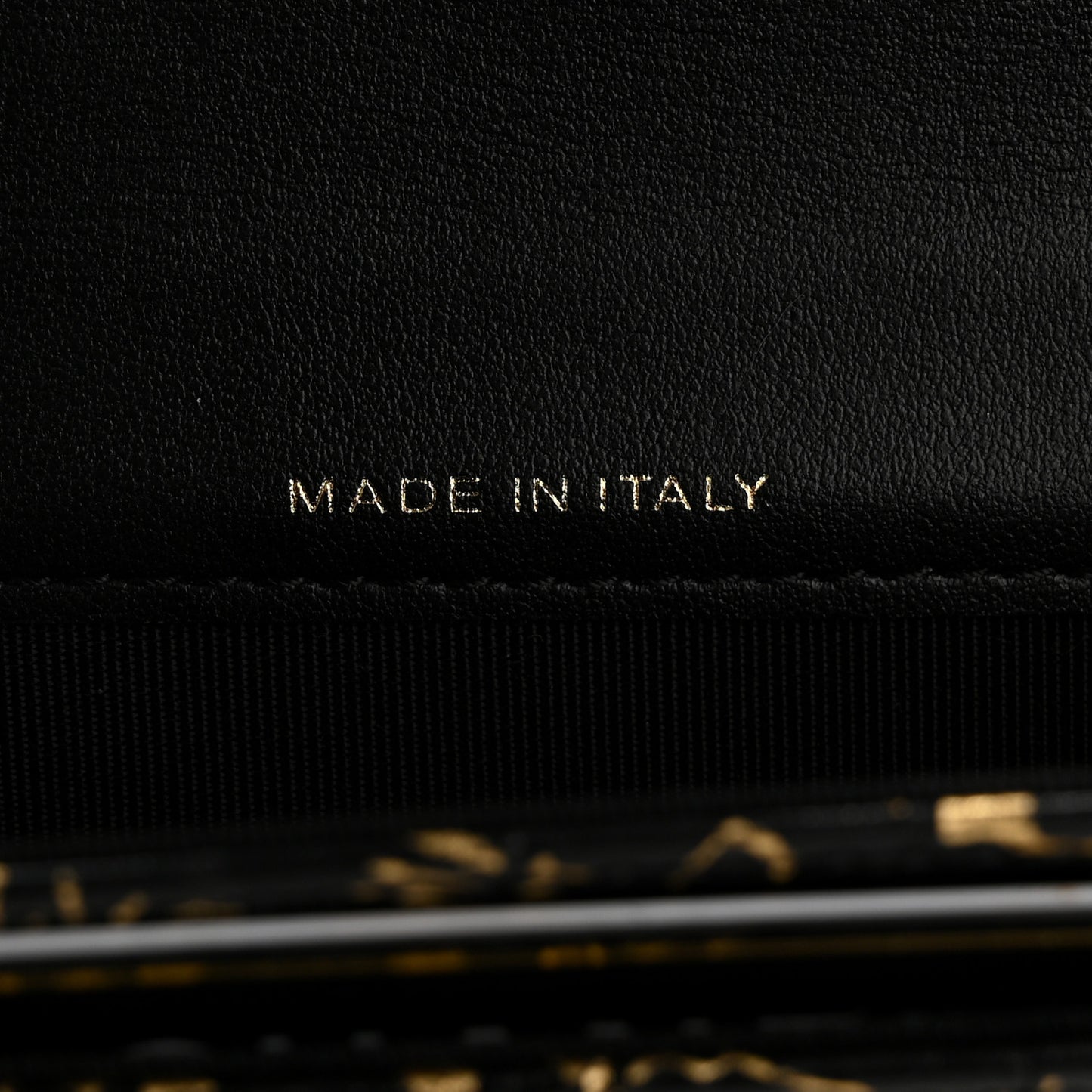 Calfskin Crocodile Embossed Graffiti 2.55 Cocodile Reissue Flap Card Holder Black Gold