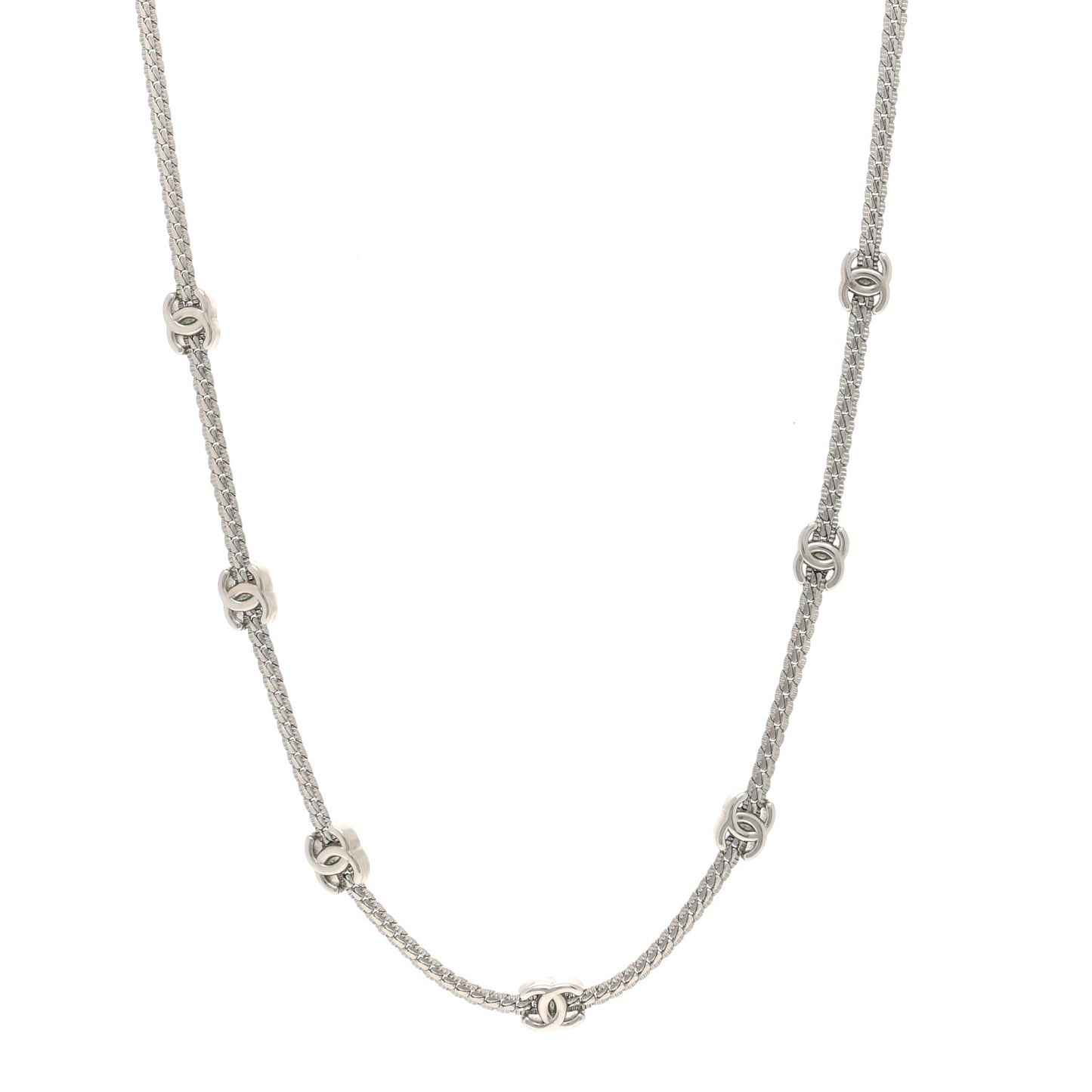 Metal CC Short Chain Necklace Silver