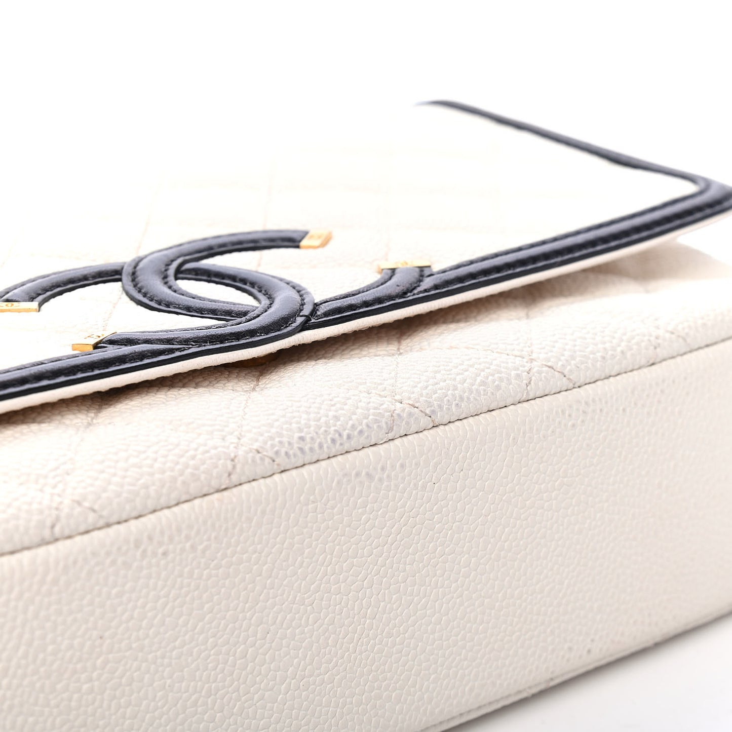 Caviar Quilted Medium CC Filigree Flap Light Beige Black