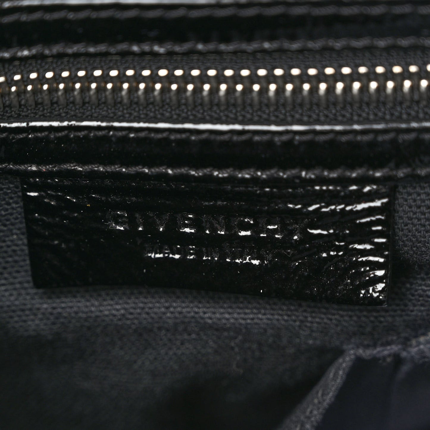Crinkled Patent Medium Pandora Black