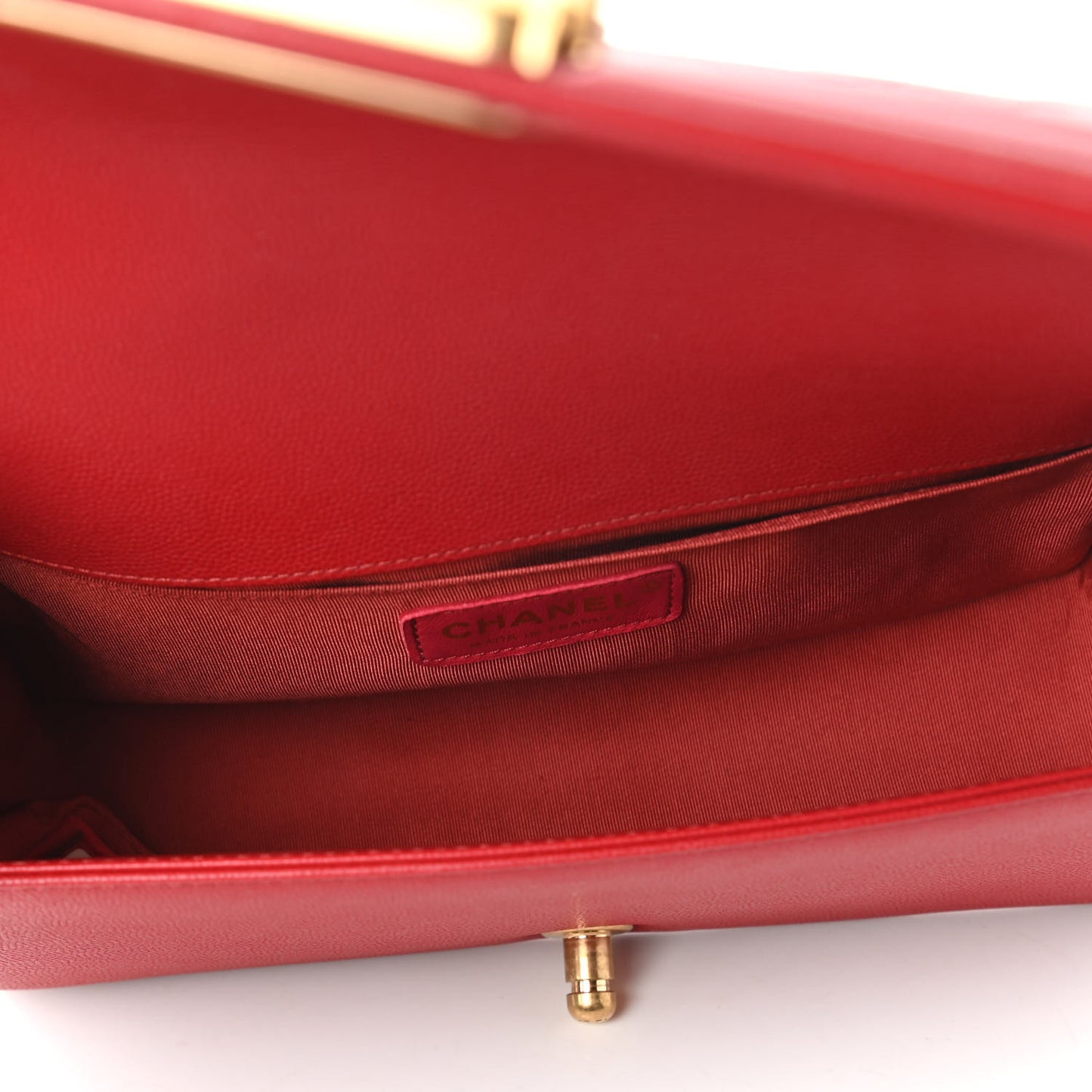Caviar Quilted Medium Boy Flap Red