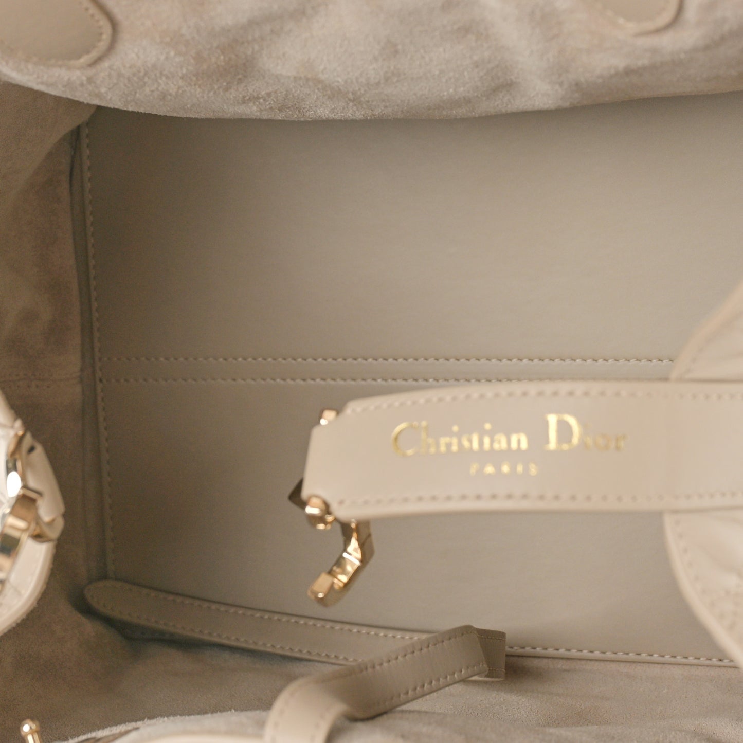 Calfskin Macrocannage Medium Toujour Powder Beige