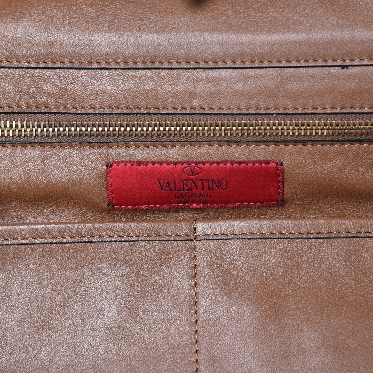 Vitello Medium Rockstud Tote Dark Noisette