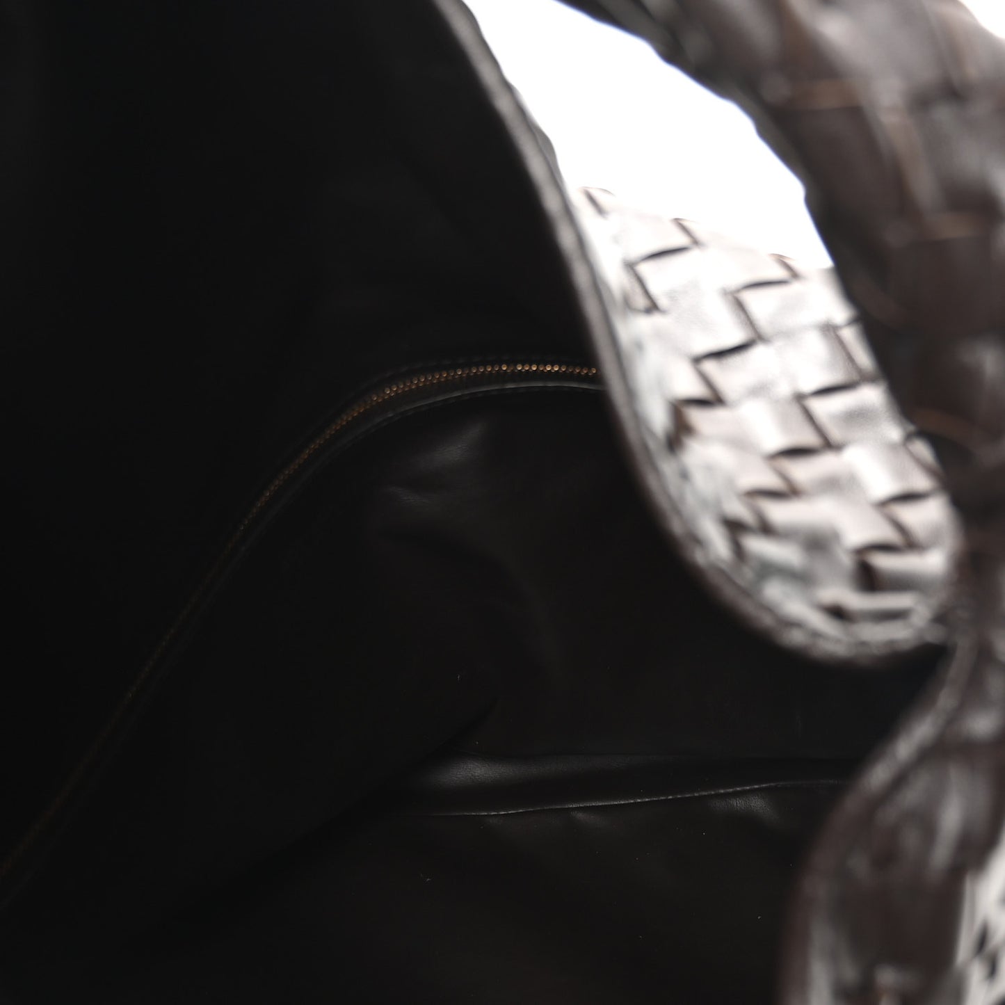 Calfskin Intrecciato Large Hop Fondant