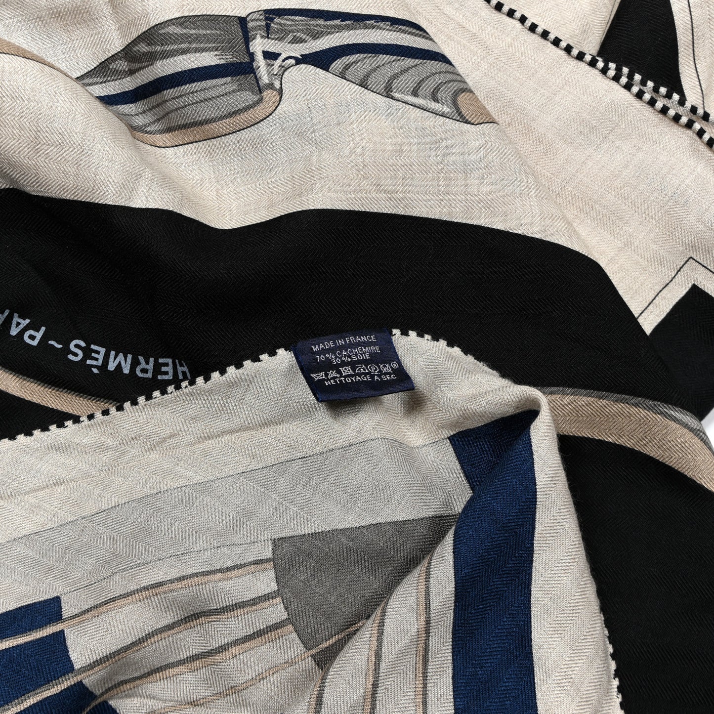 Cashmere Silk Arcs-En-Ciel  Giant Pointe Triangle Shawl Naturel Marine Black