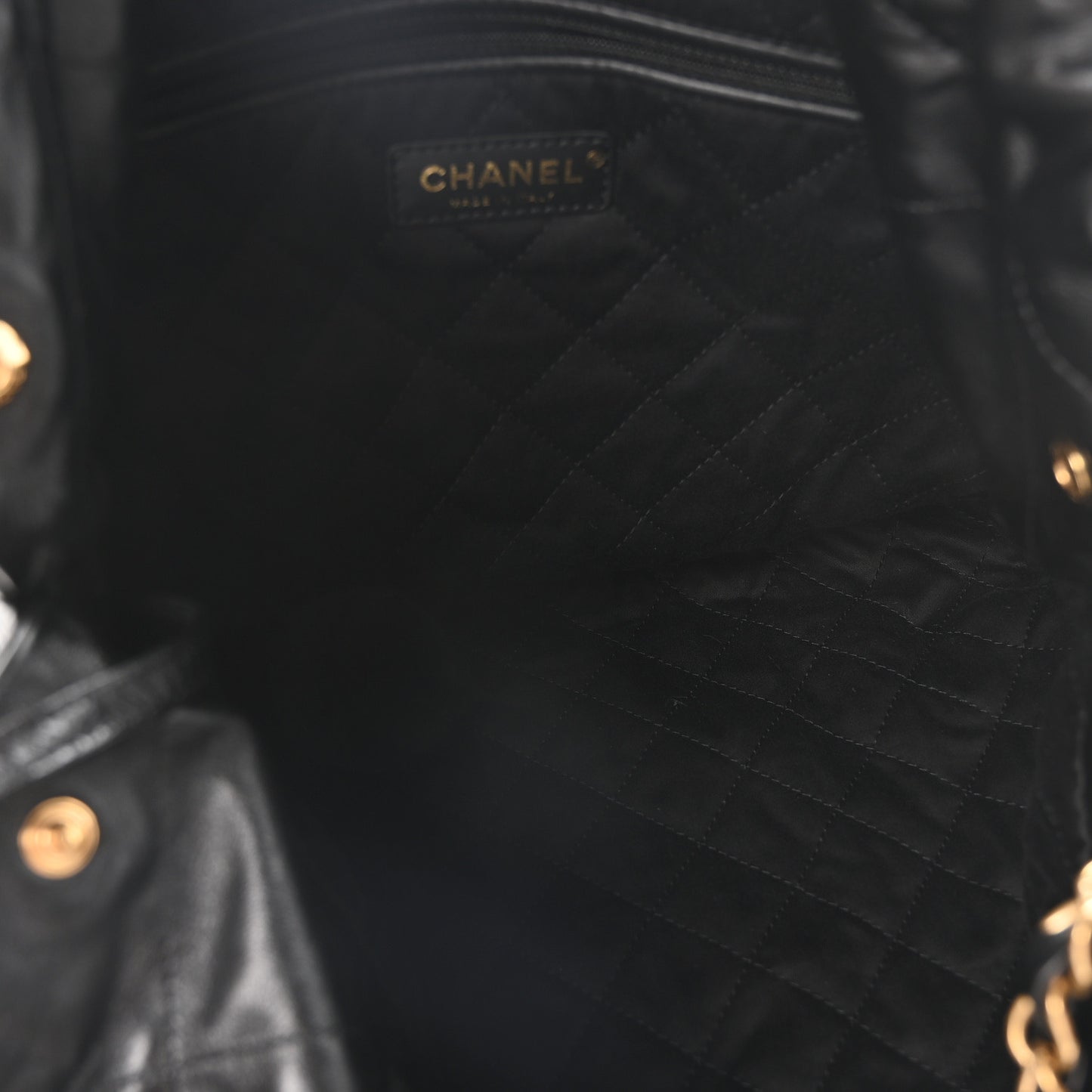 Shiny Calfskin Quilted Chanel 22 Black