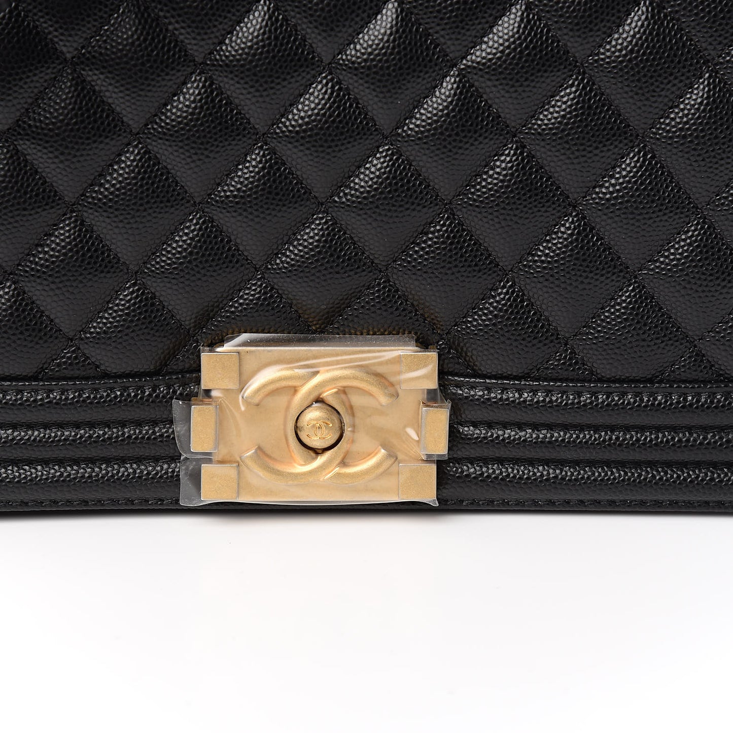 Caviar Quilted Medium Boy Flap Black