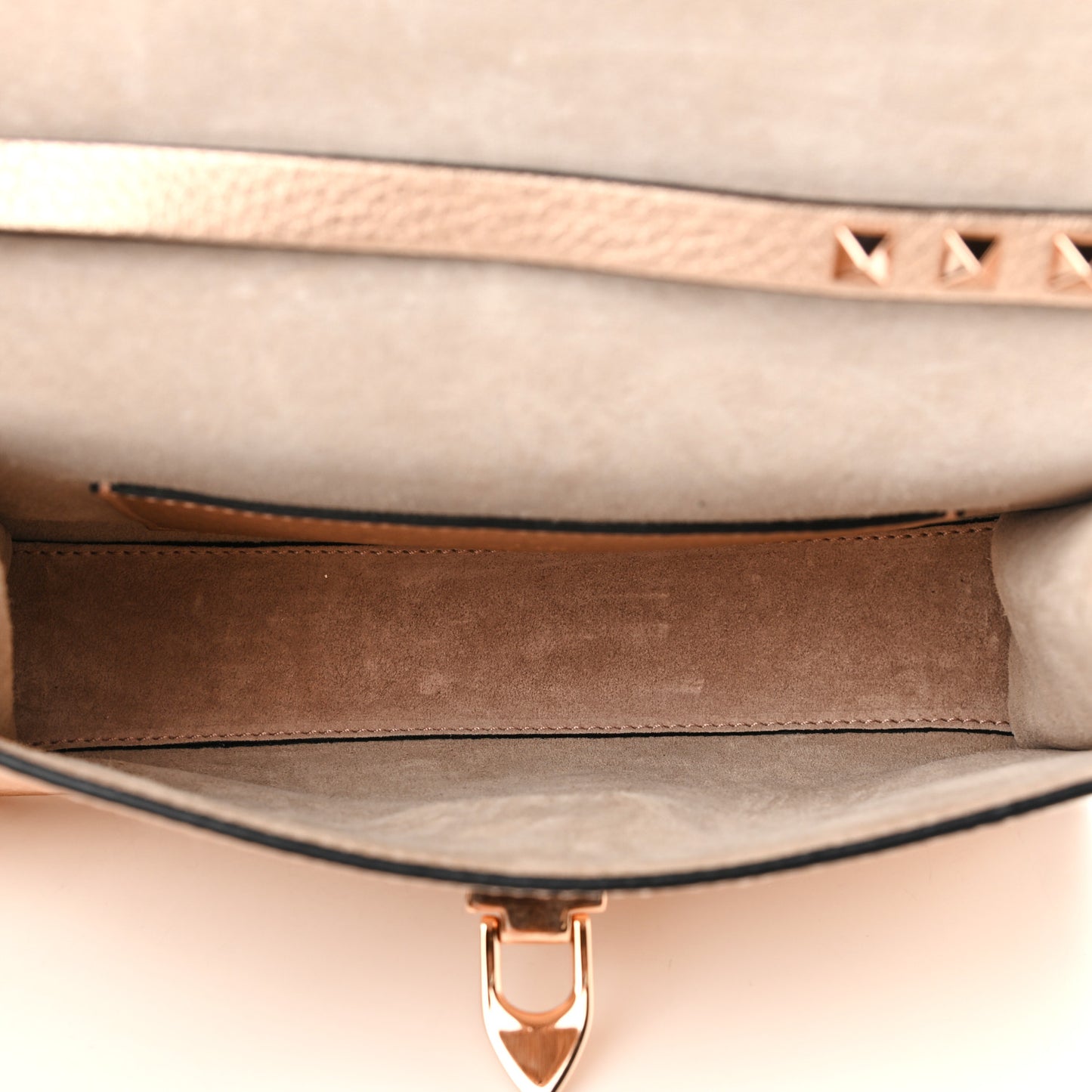 Metallic Pebbled Calfskin Medium Rockstud Flip Lock Crossbody Bag Rame