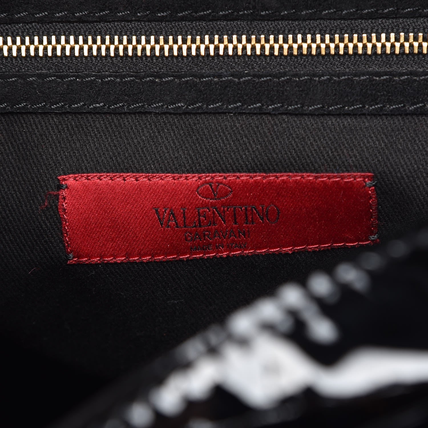 Valentino Garavani Patent Large Histoire Black 6 of 10