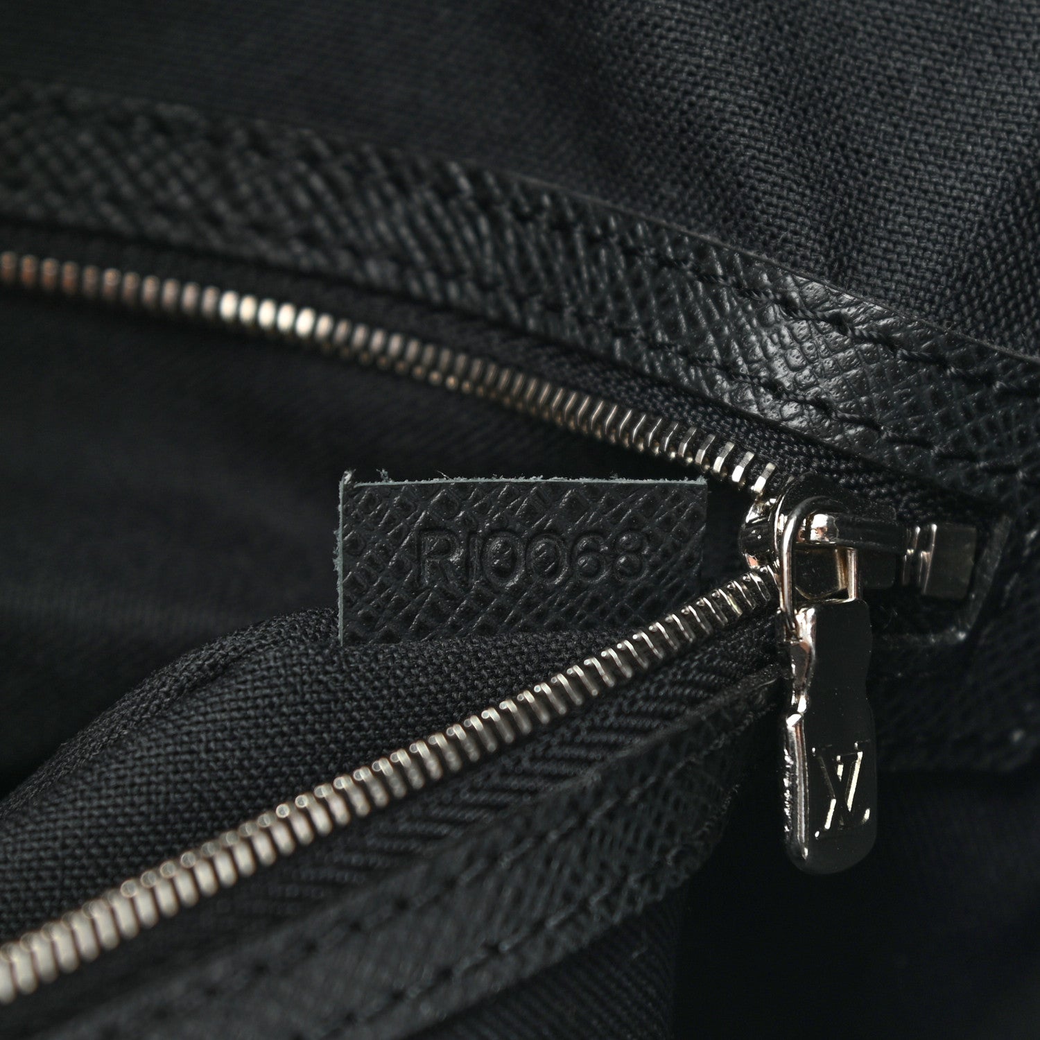 Louis Vuitton Taiga Ivan Carry On Ardoise 7 of 16