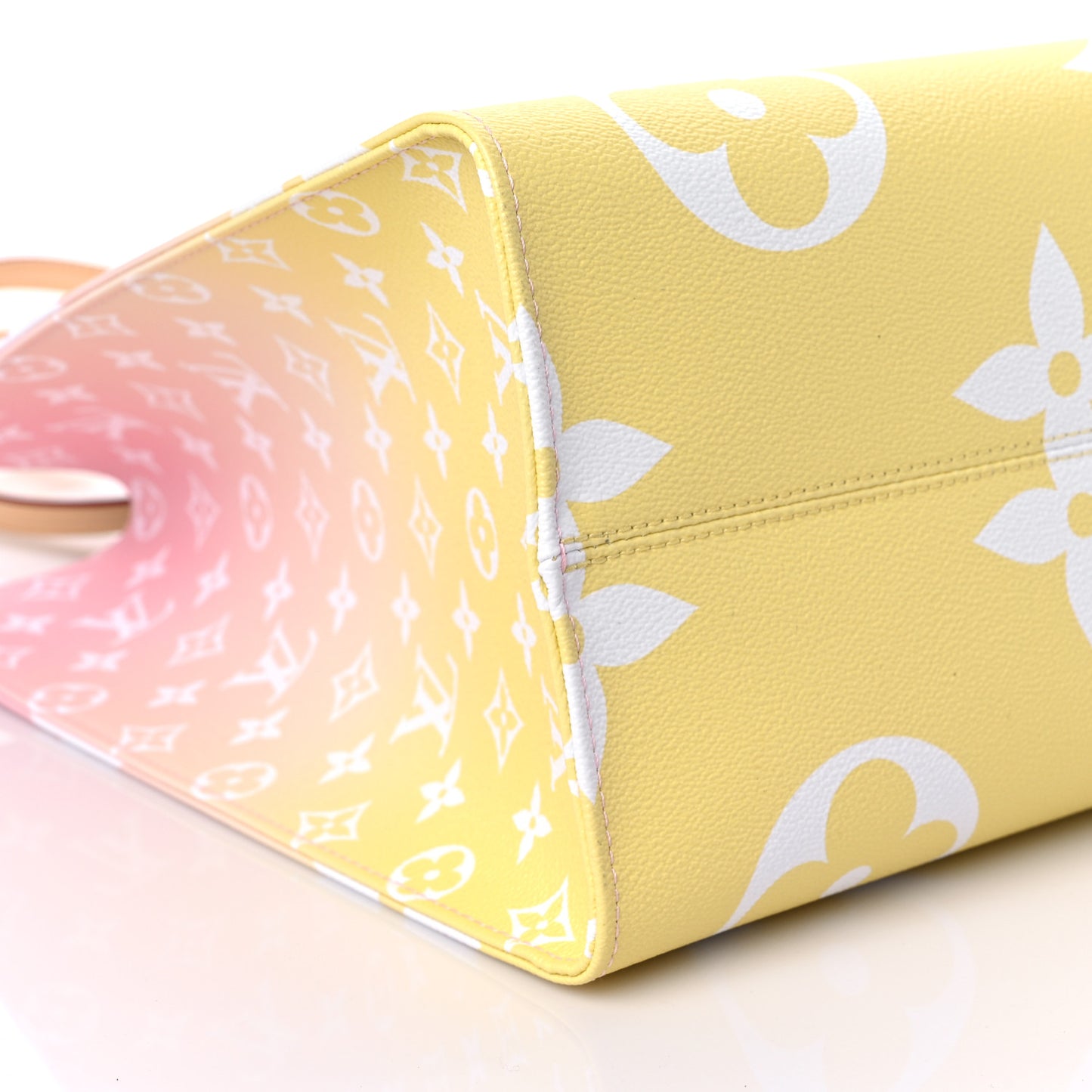 Monogram Giant By The Pool Onthego GM Light Pink