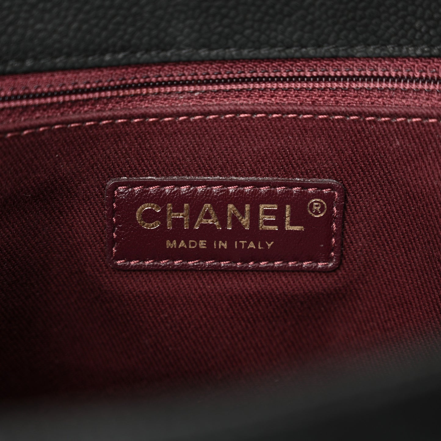 Iridescent Grained Calfskin Medium Globe Trotter Flap Black