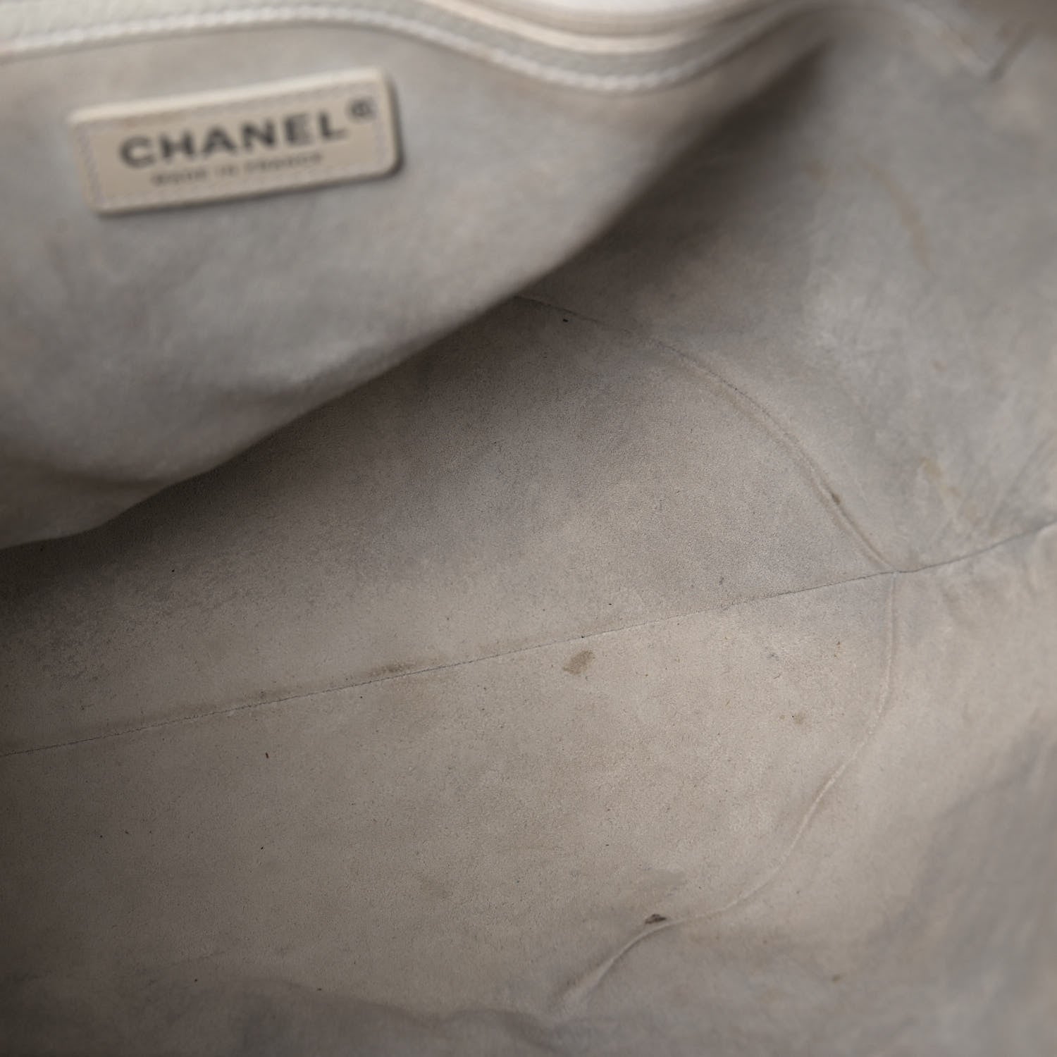 Chanel Crumpled Patent Small Droplet Hobo White 13 of 15