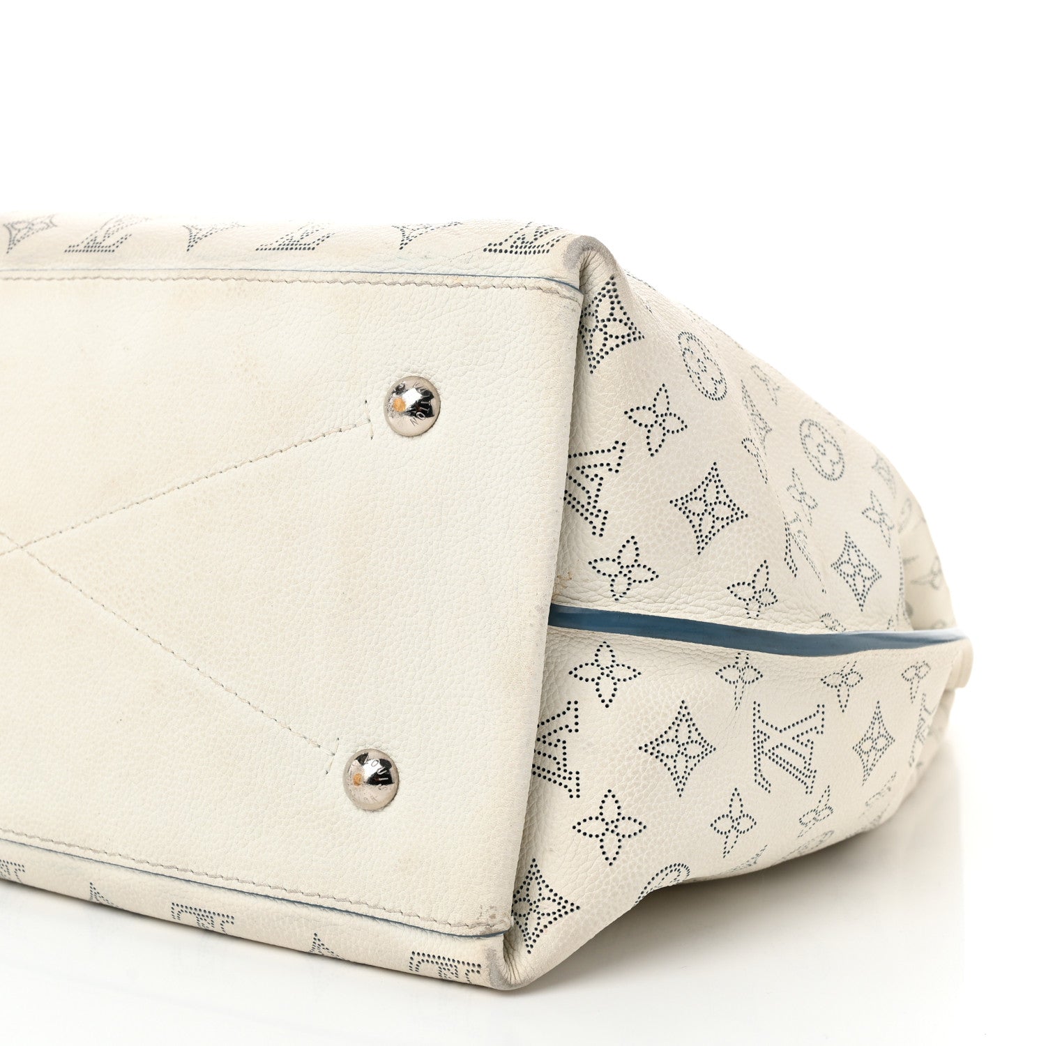 Louis Vuitton Mahina Carmel Hobo Snow 9 of 14