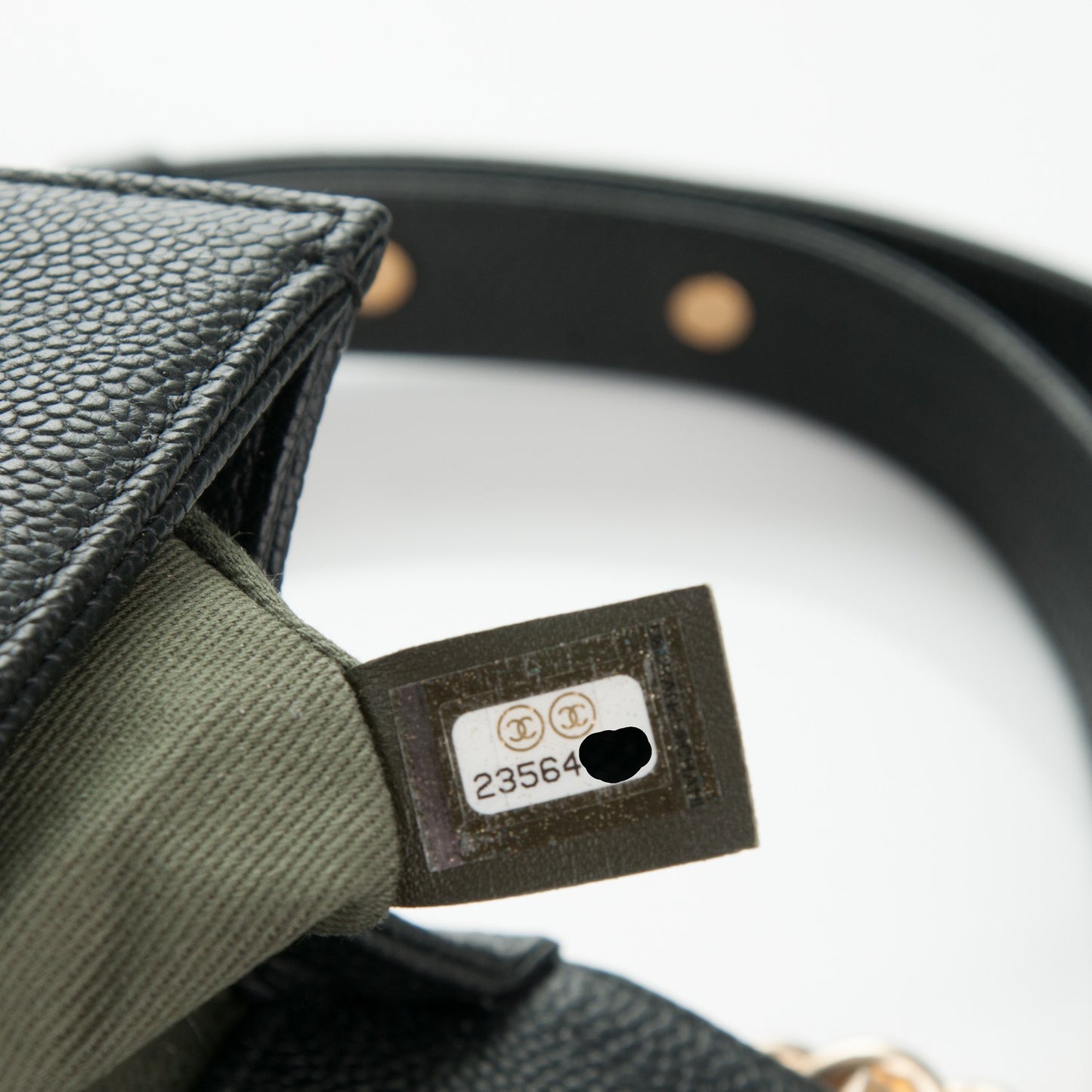 Caviar Quilted Medium Boy Flap Black
