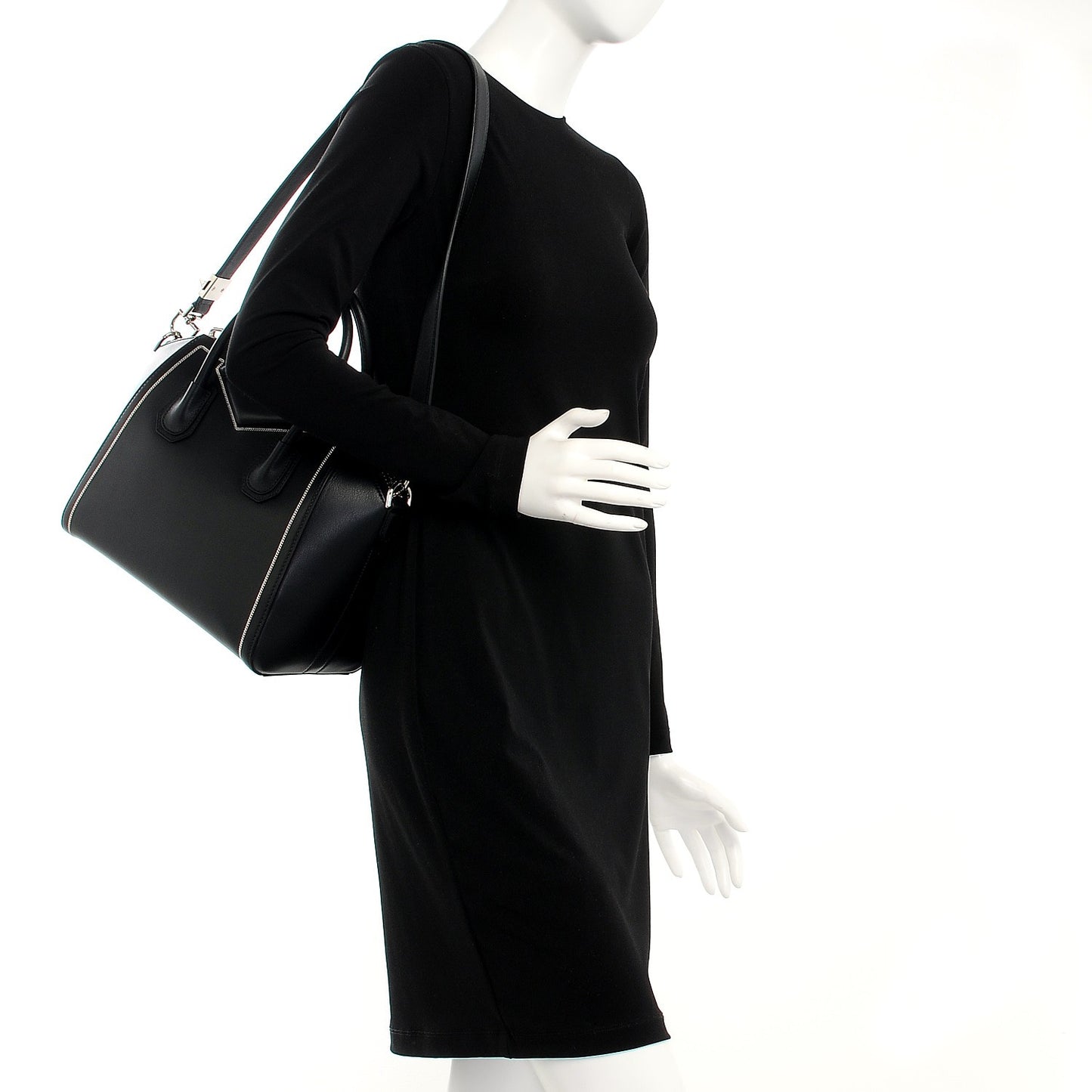 Buffed Calfskin Small Chain Antigona Black