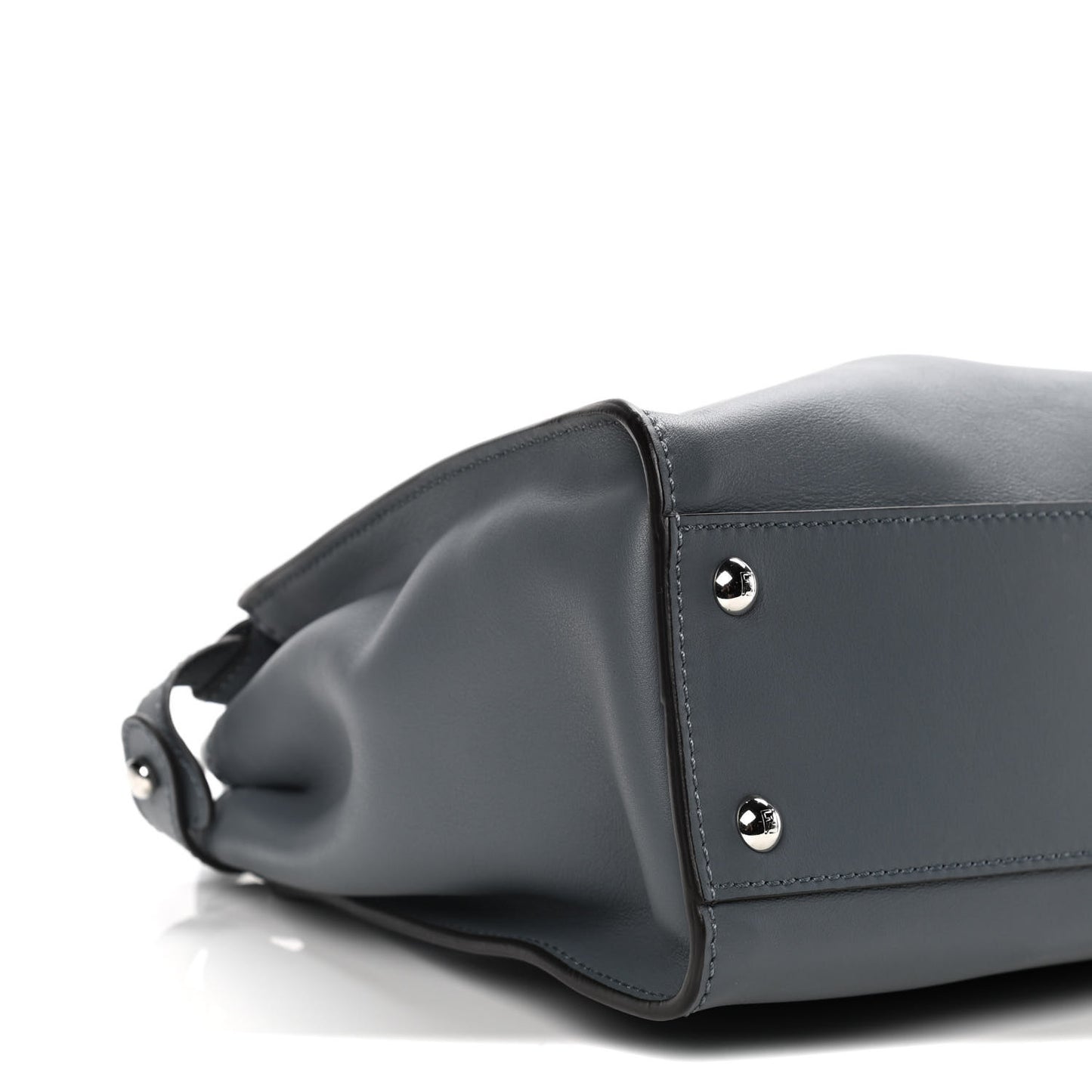 Vitello Seta Shiny Nappa Medium Peekaboo Iconic Satchel Tempesta Grigio Perla