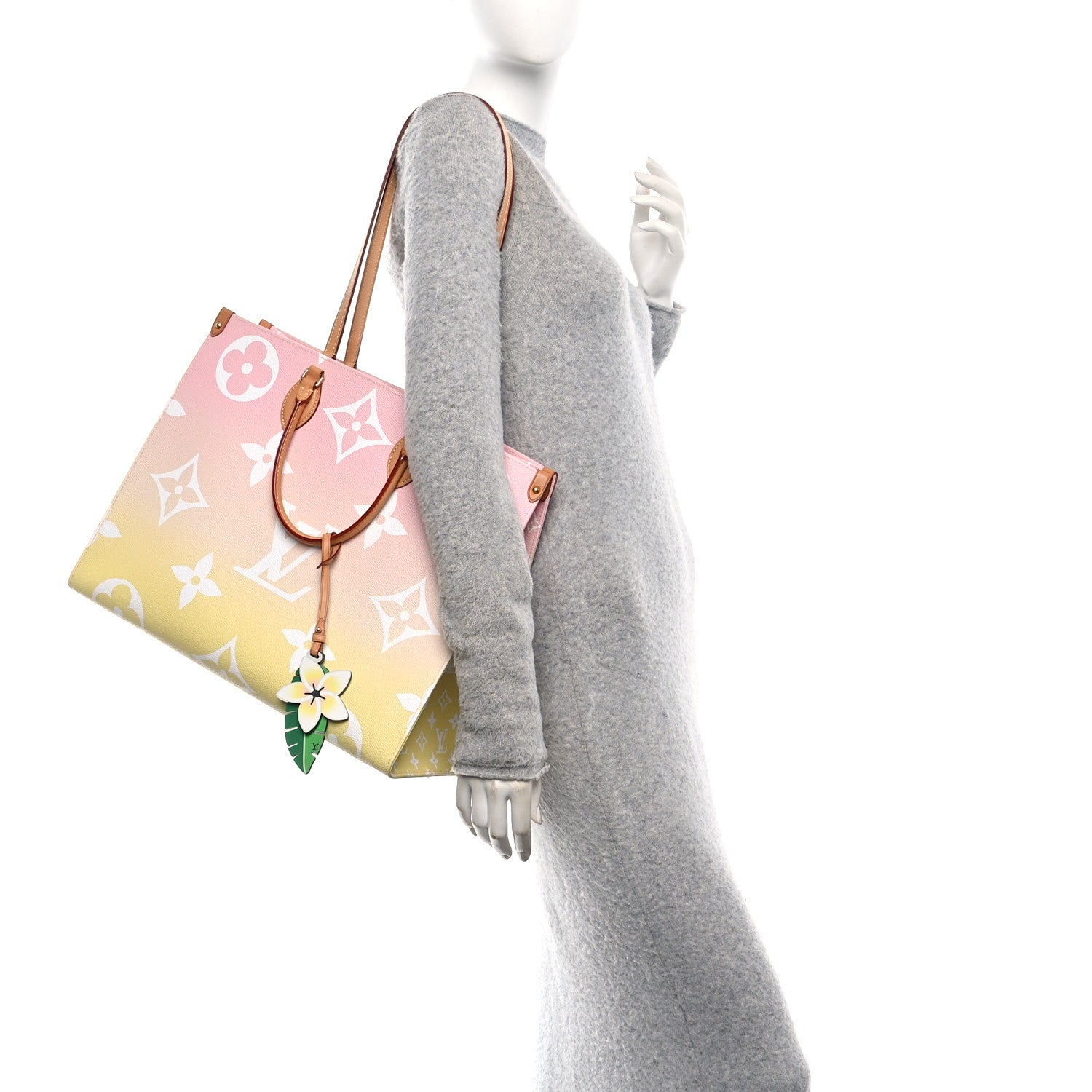 Louis Vuitton Monogram Giant By The Pool Onthego GM Light Pink 2 of 9