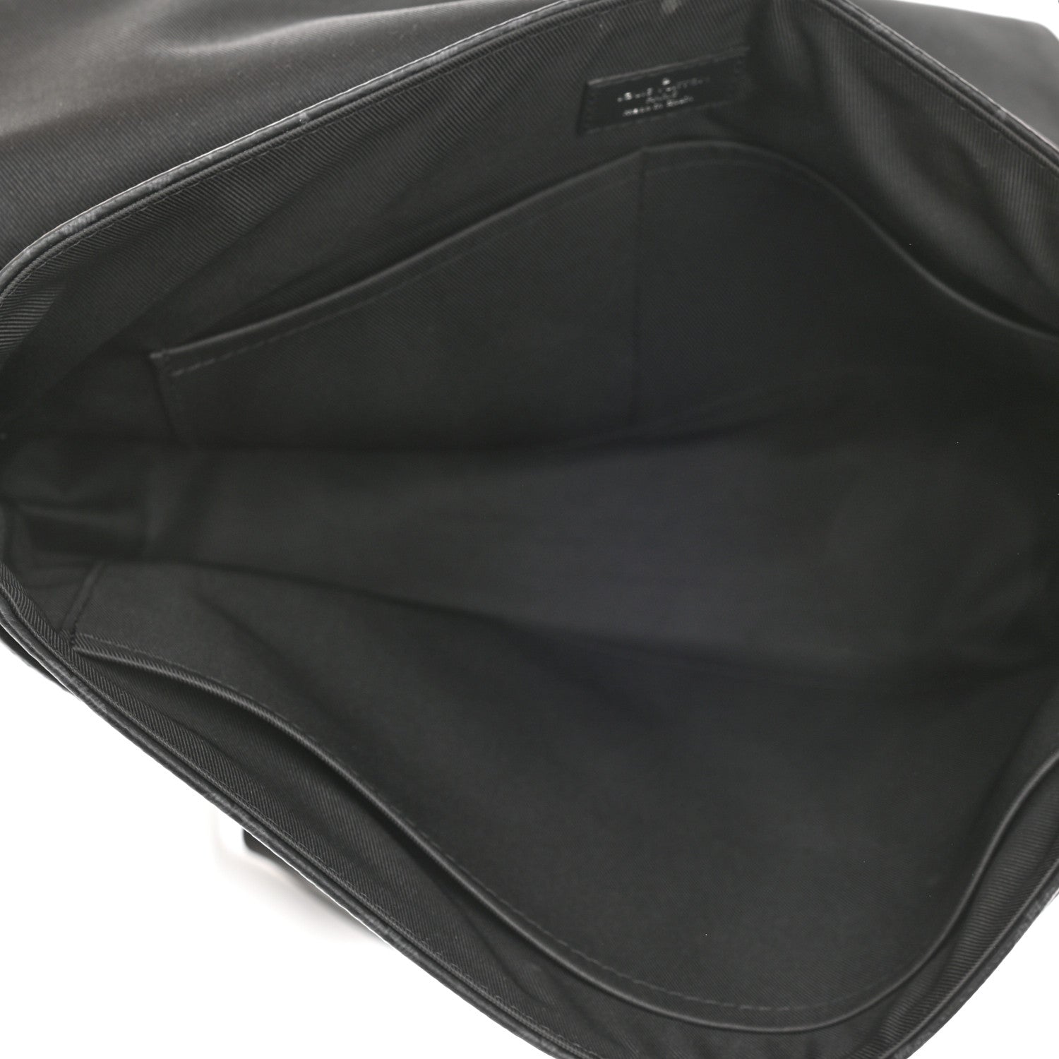 Louis Vuitton Monogram Eclipse District MM 5 of 9