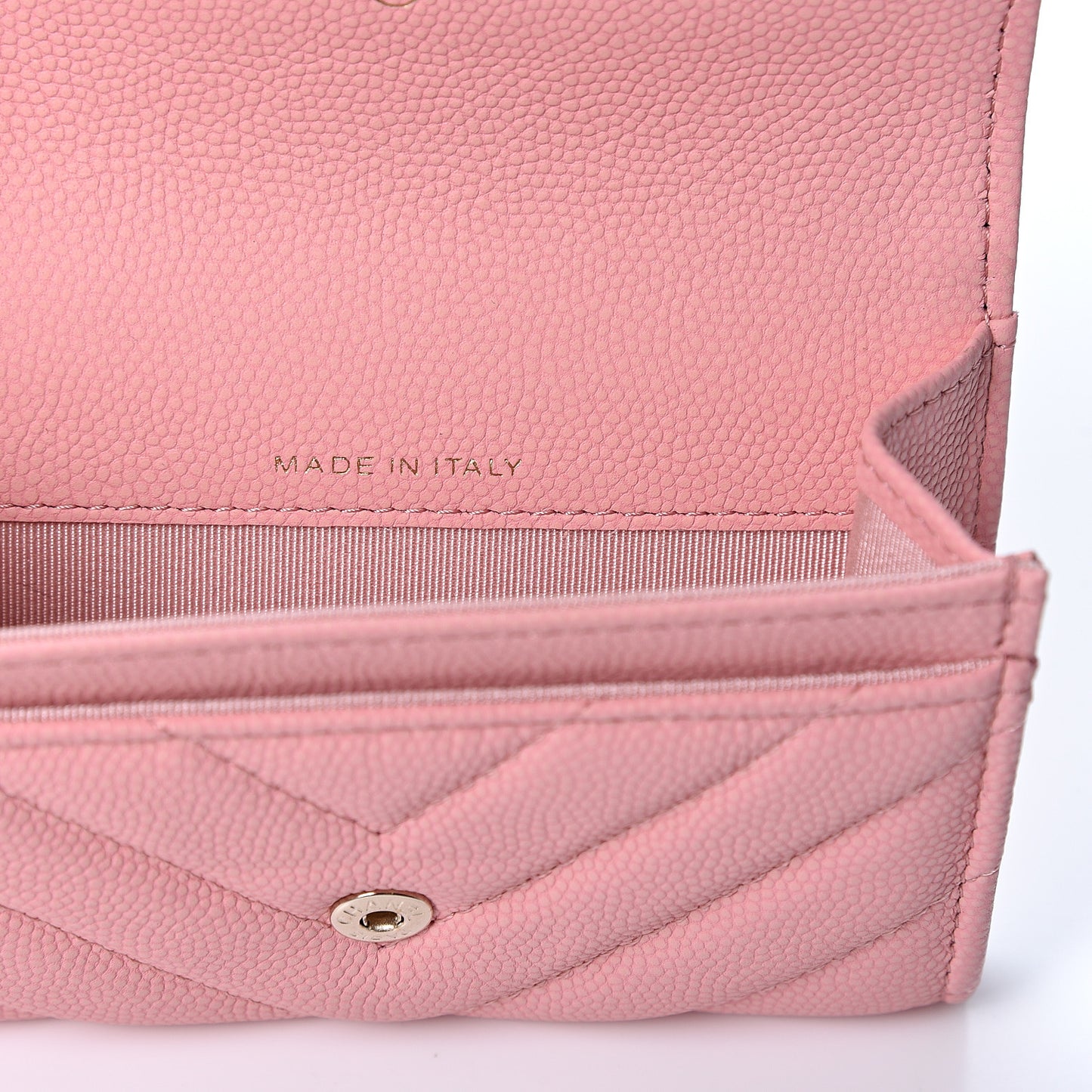 Matte Caviar Chevron Quilted Flap Card Holder Pink