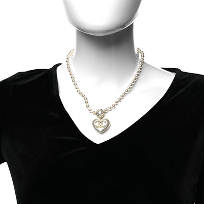 Chanel Pearl Crystal CC Heart Short Necklace Pearly White Gold 2 of 5