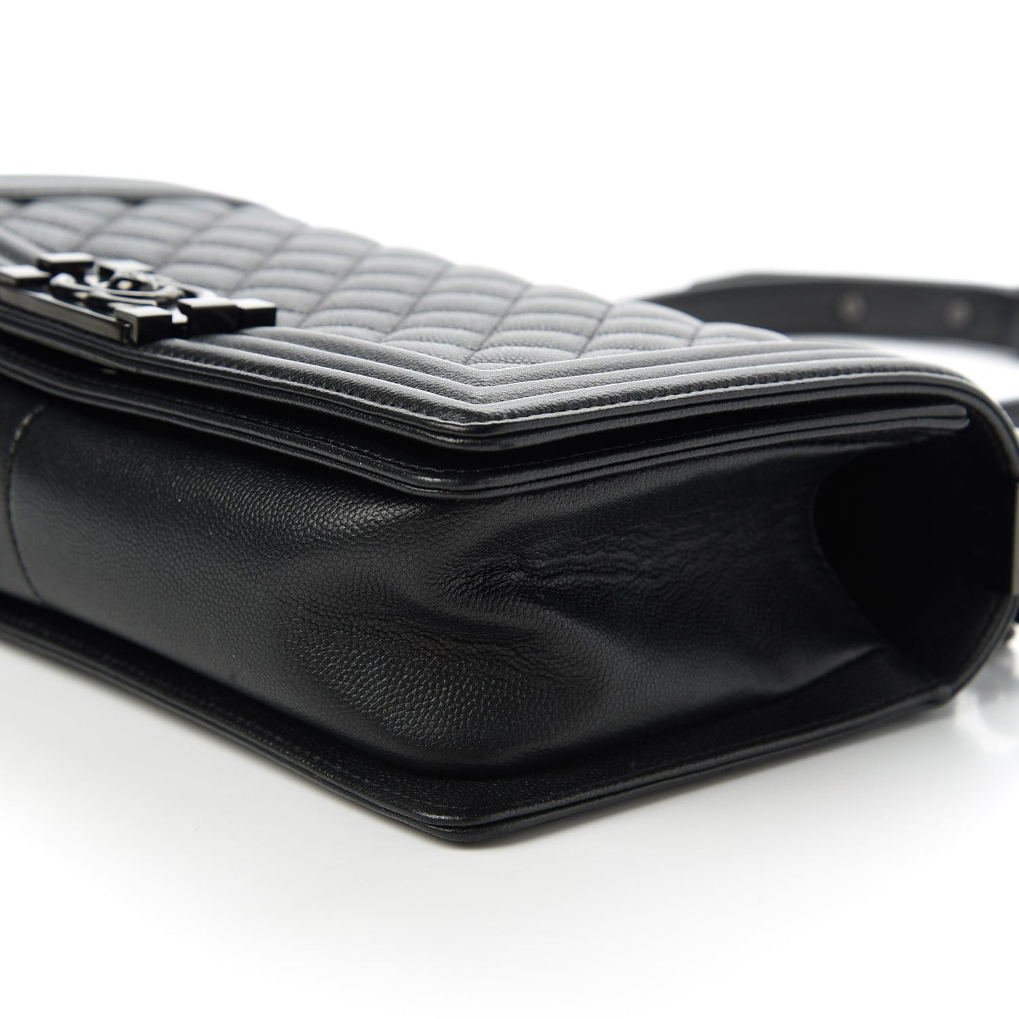 Caviar Quilted Medium Boy Flap So Black