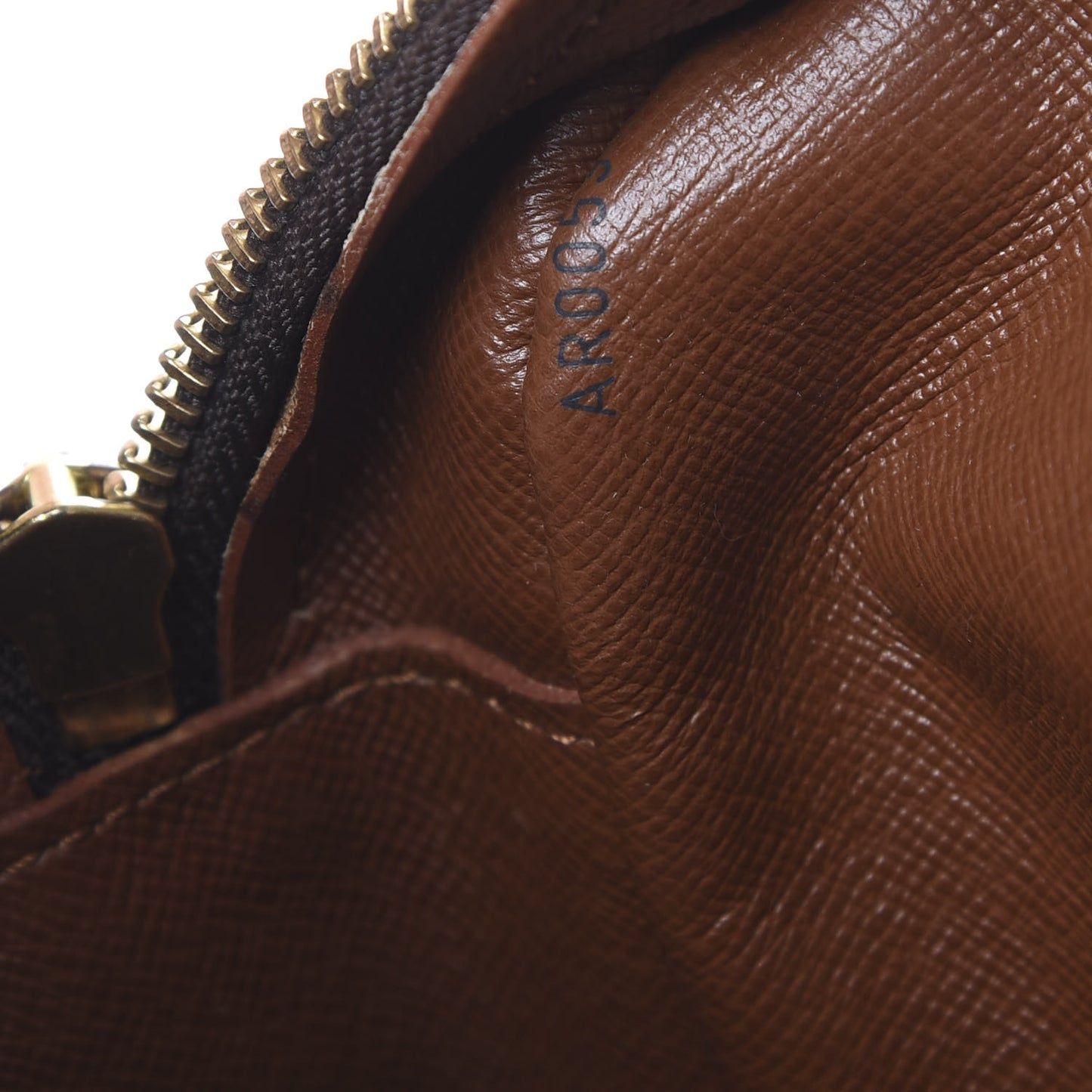 Monogram Nil 28