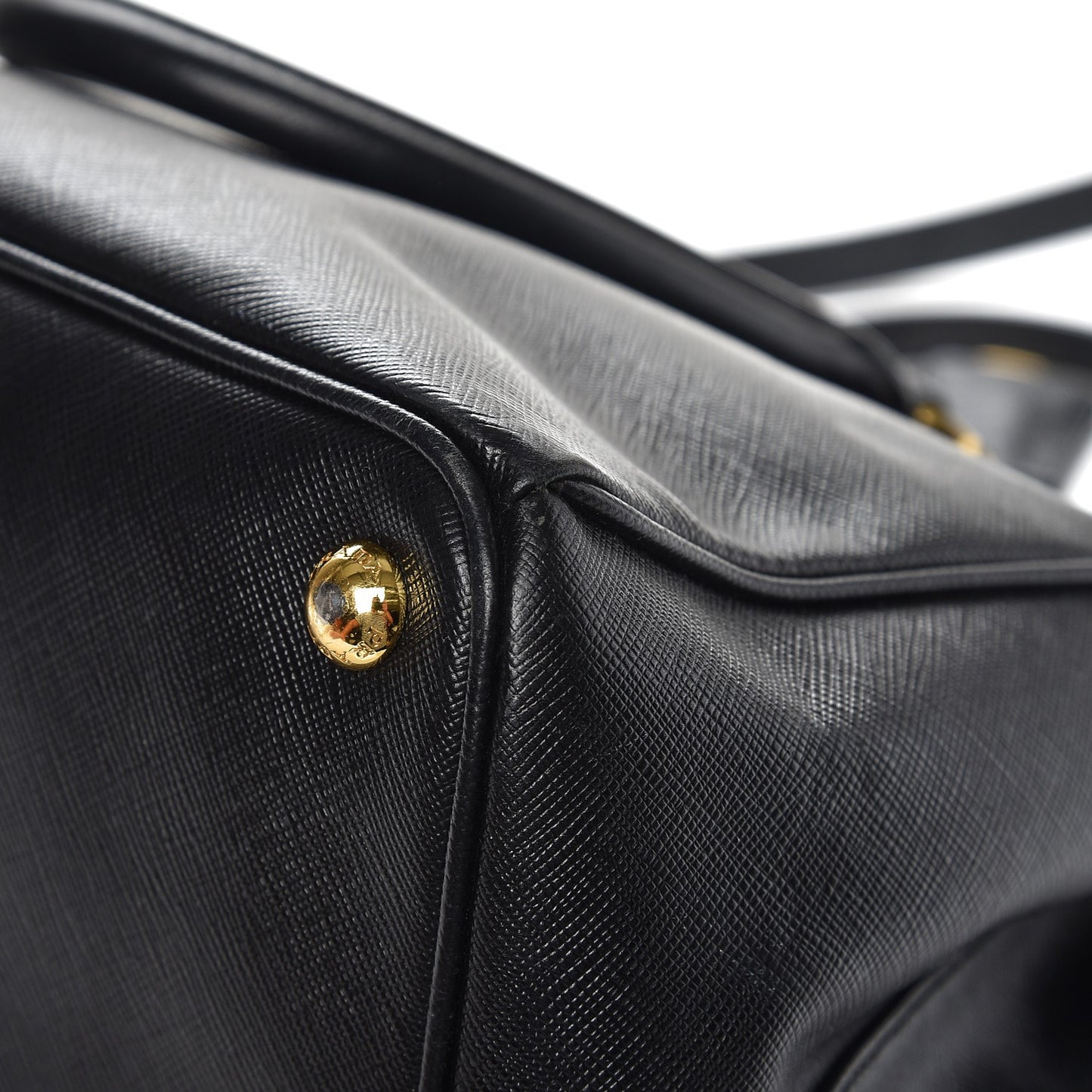 Saffiano Medium Galleria Double Zip Tote Black