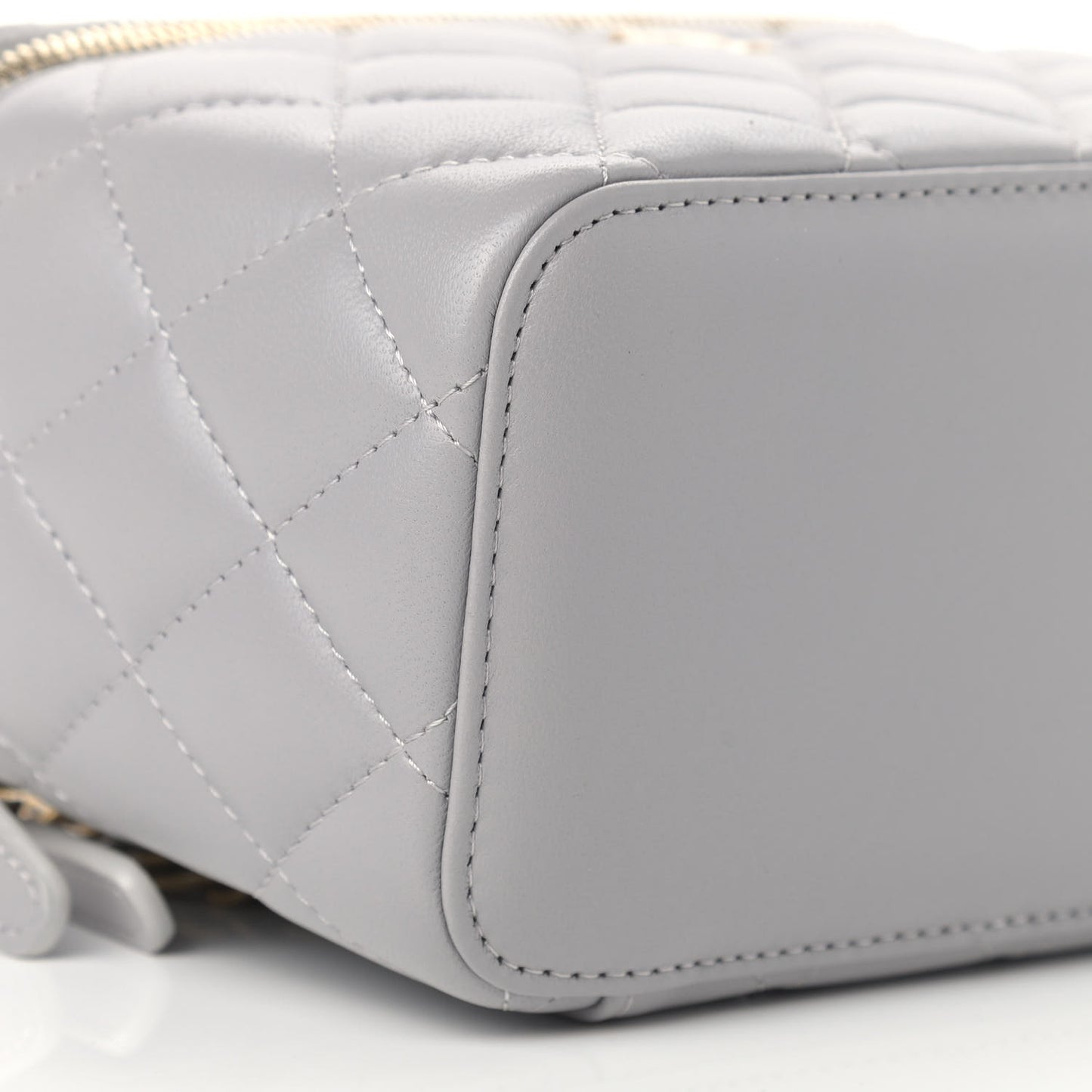 Lambskin Quilted Small Pearl Crush Vanity Case With Chain Grey